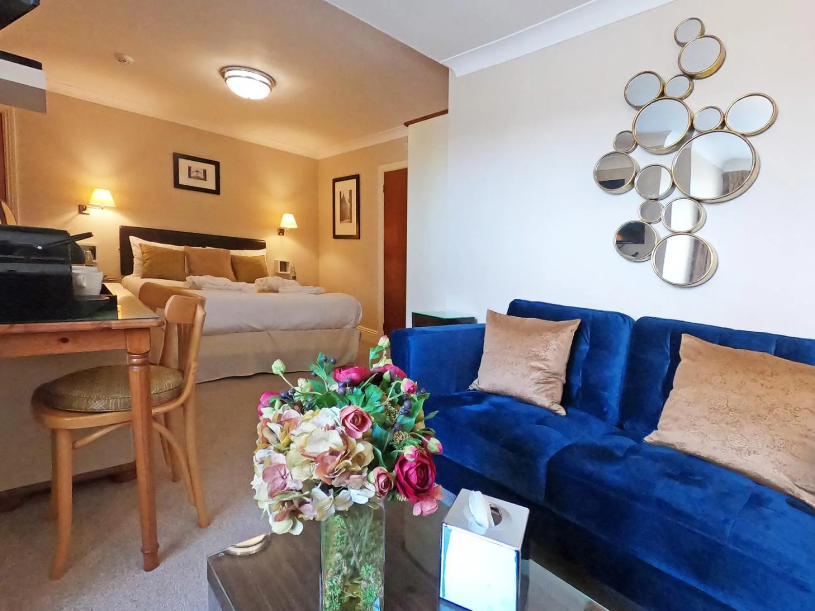 Bedroom, Bed in Riviera Lodge Hotel