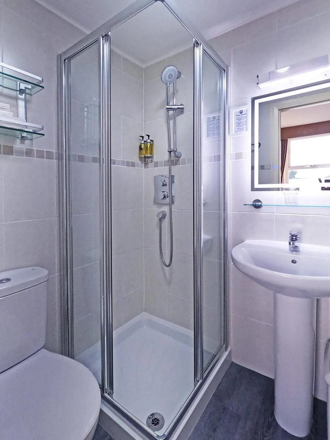 Bathroom in Riviera Lodge Hotel