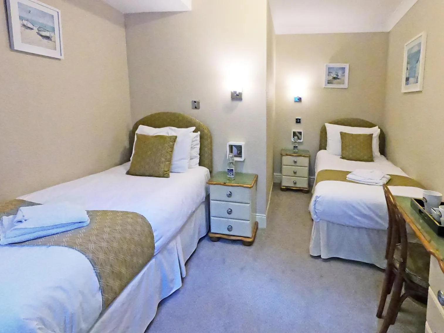 Bedroom, Bed in Riviera Lodge Hotel