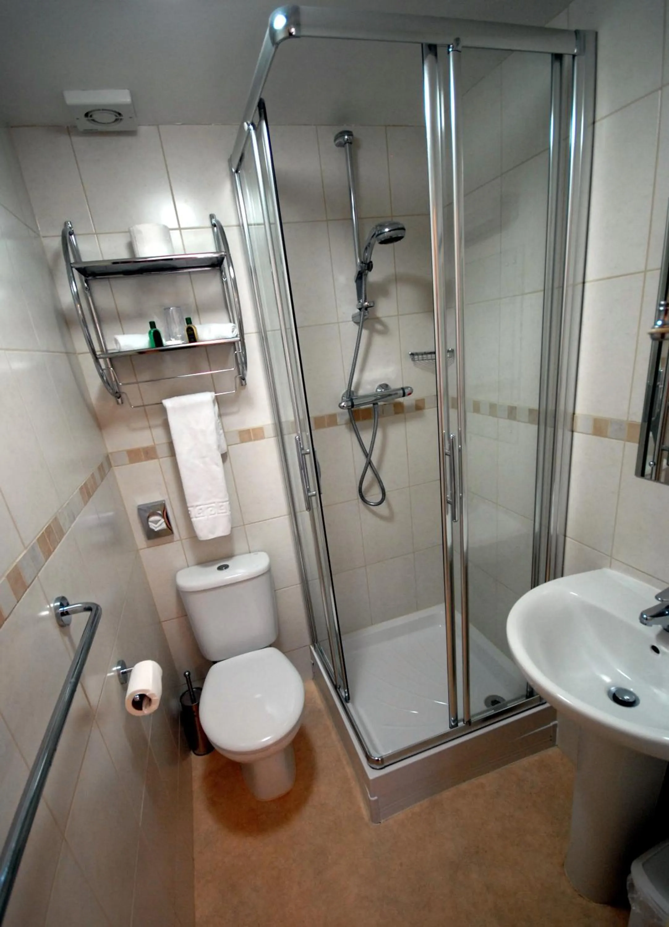 Shower in Riviera Lodge Hotel