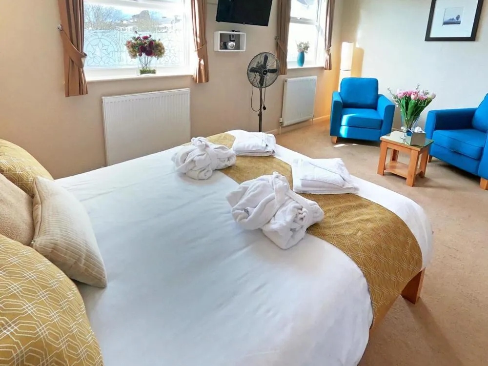 Photo of the whole room, Bed in Riviera Lodge Hotel