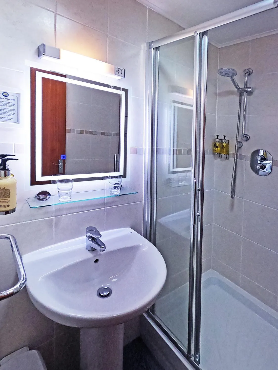 Bathroom in Riviera Lodge Hotel