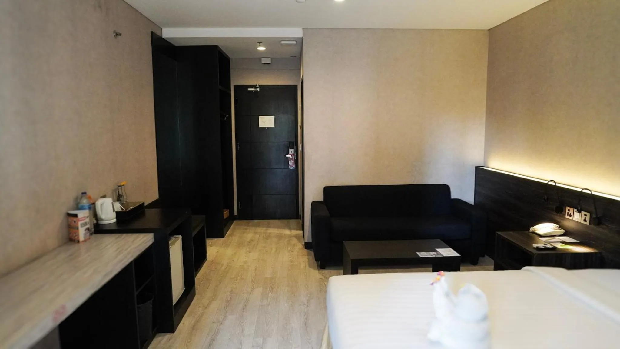 Property building, Bed in Grand Kuta Hotel and Residence