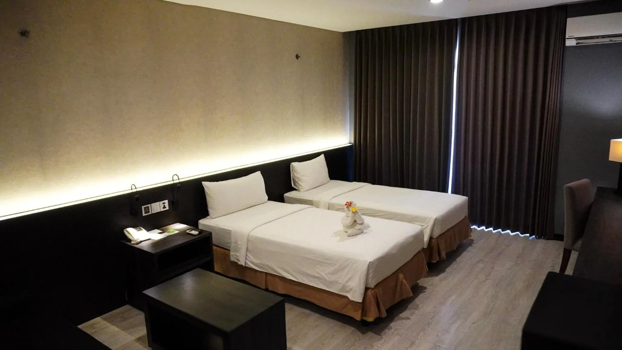 Property building, Bed in Grand Kuta Hotel and Residence