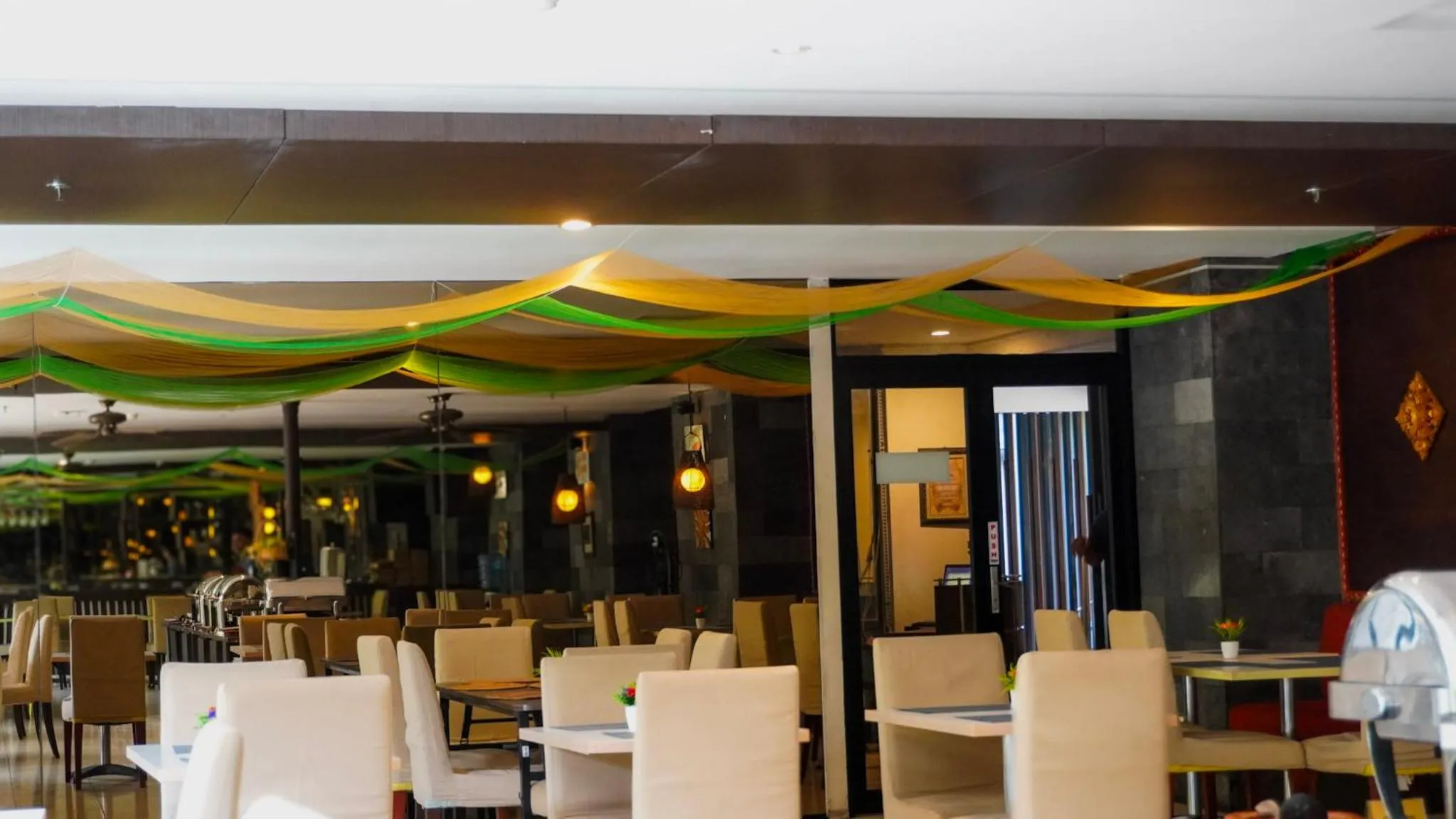 Restaurant/places to eat in Grand Kuta Hotel and Residence
