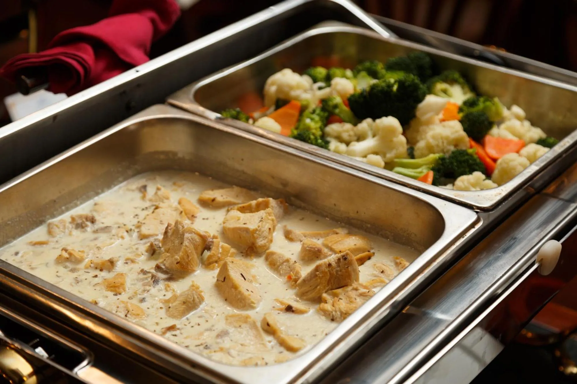 Food and drinks in Emeraude Classic Cruises