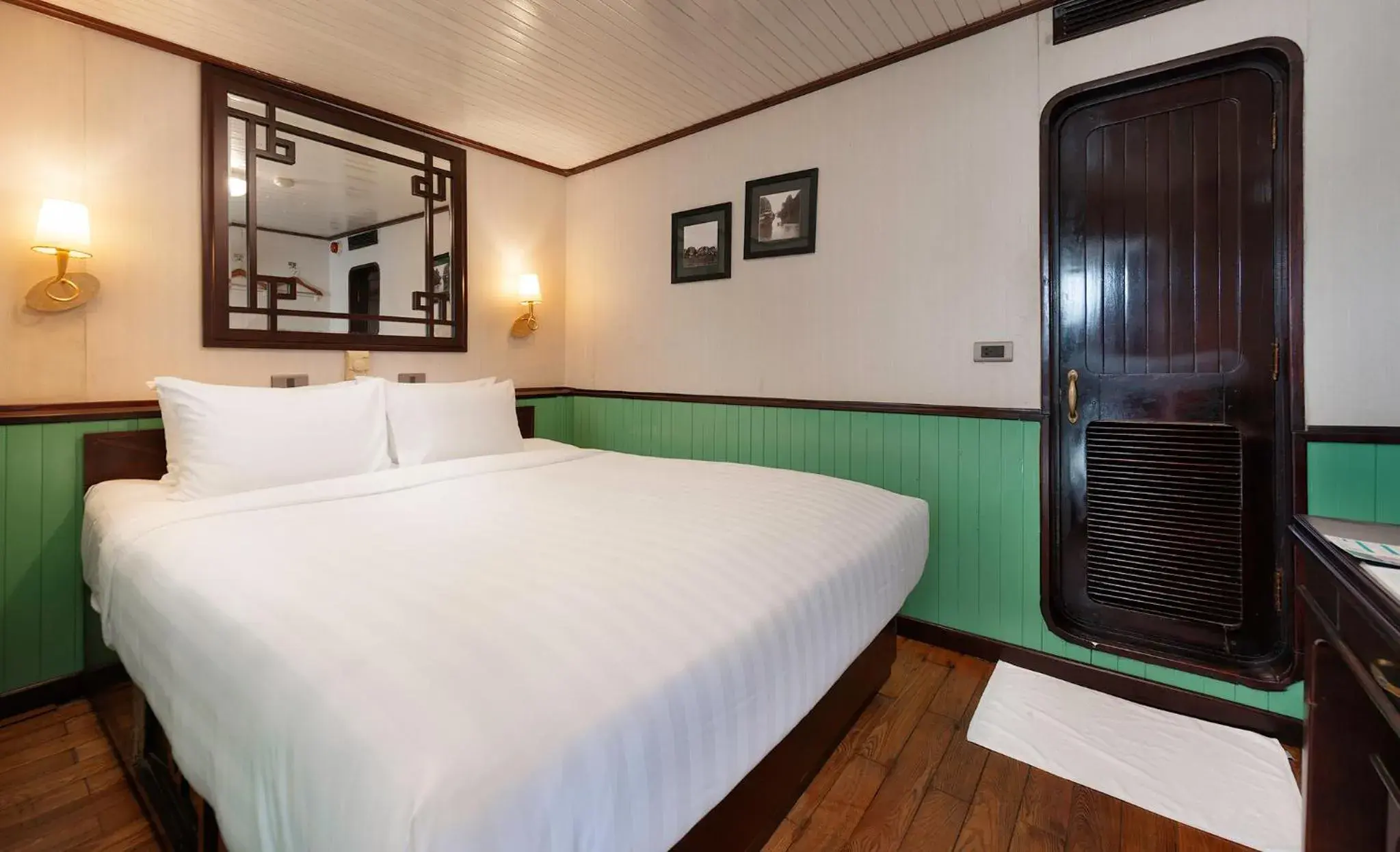 Deluxe Double Room with Sea View – 2 Days 1 Night - single occupancy in Emeraude Classic Cruises Deluxe Double Room with Sea View – 2 Days 1 Night - single occupancy in Emeraude Classic Cruises