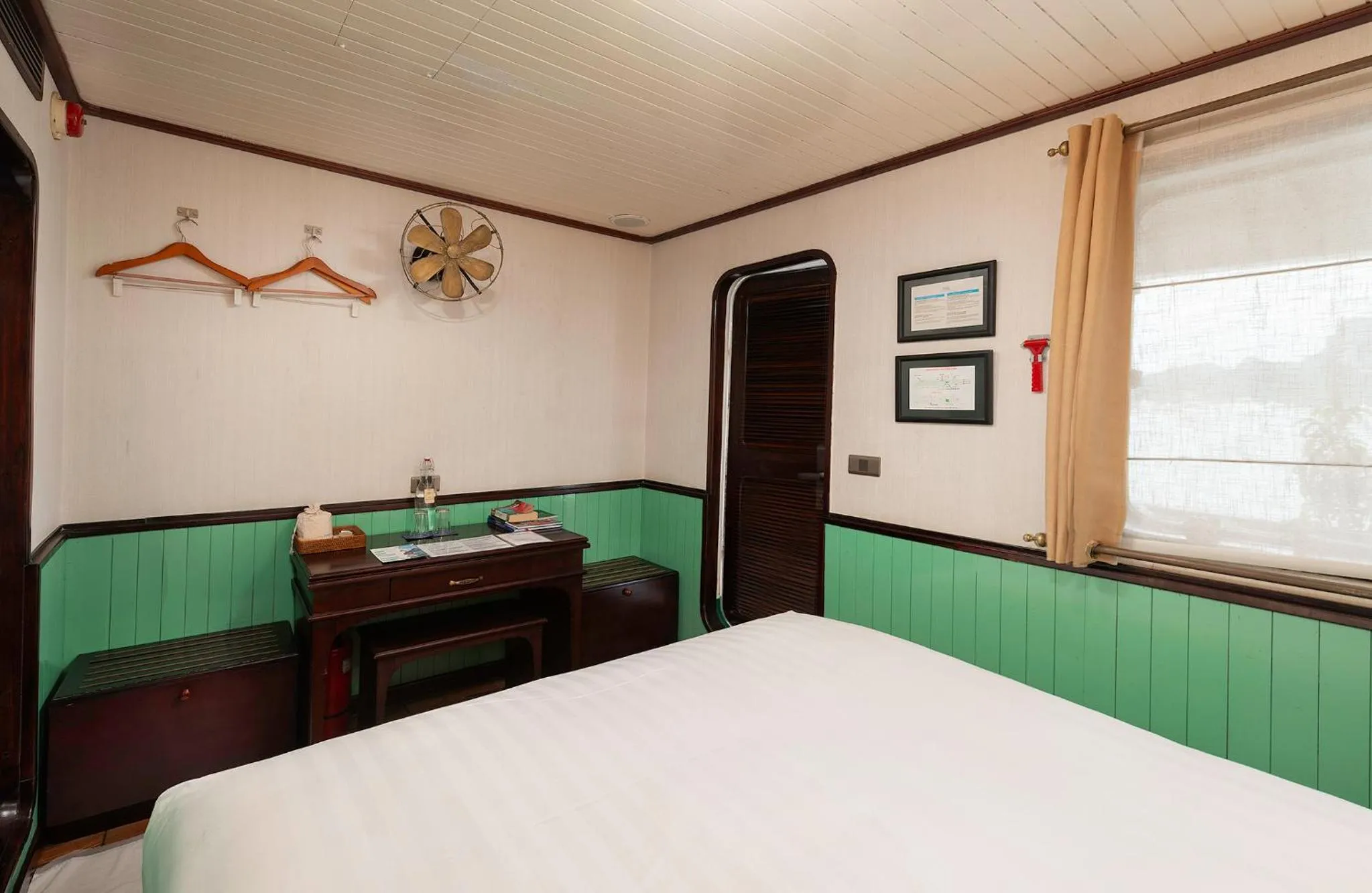Bed in Emeraude Classic Cruises