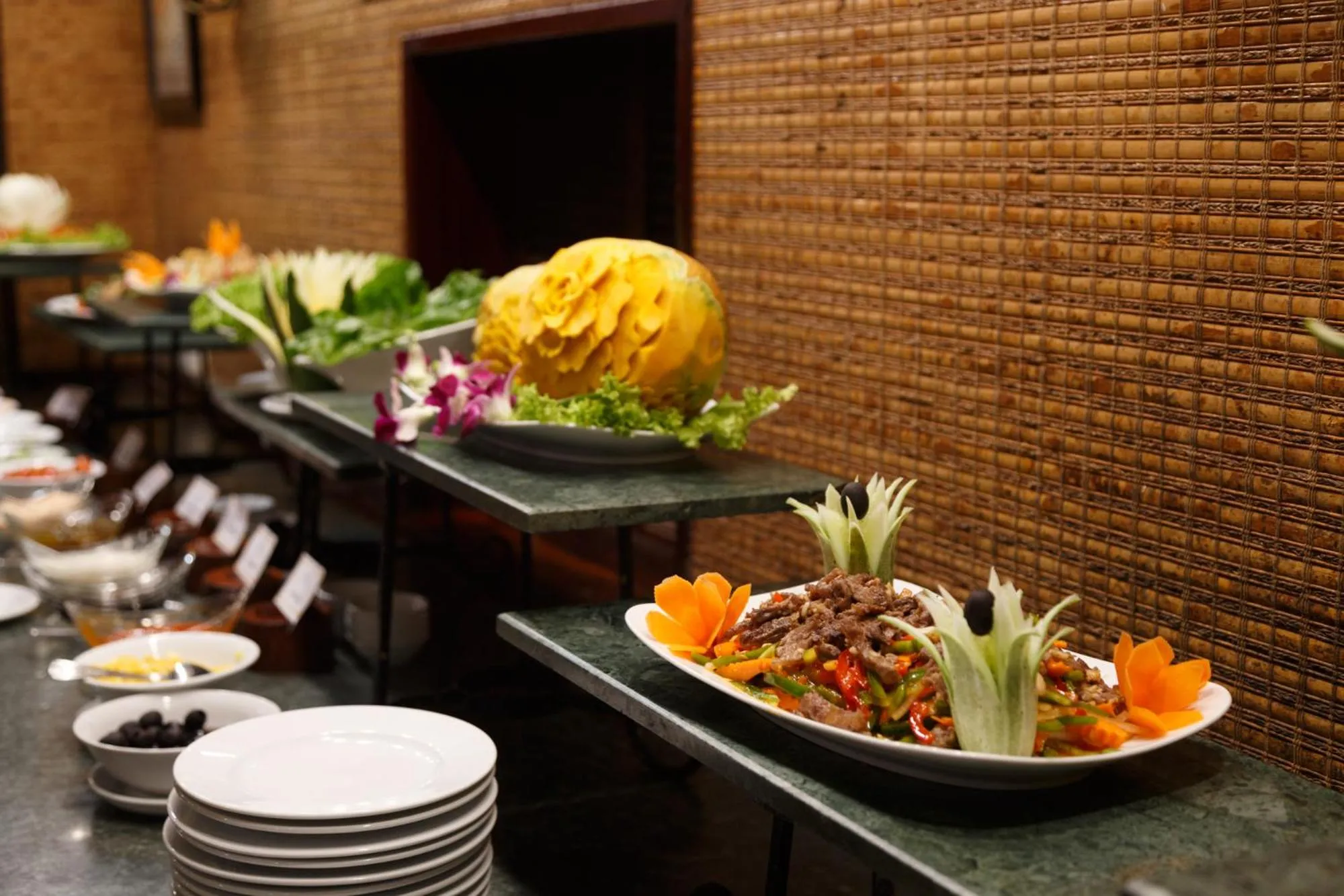 Food and drinks in Emeraude Classic Cruises