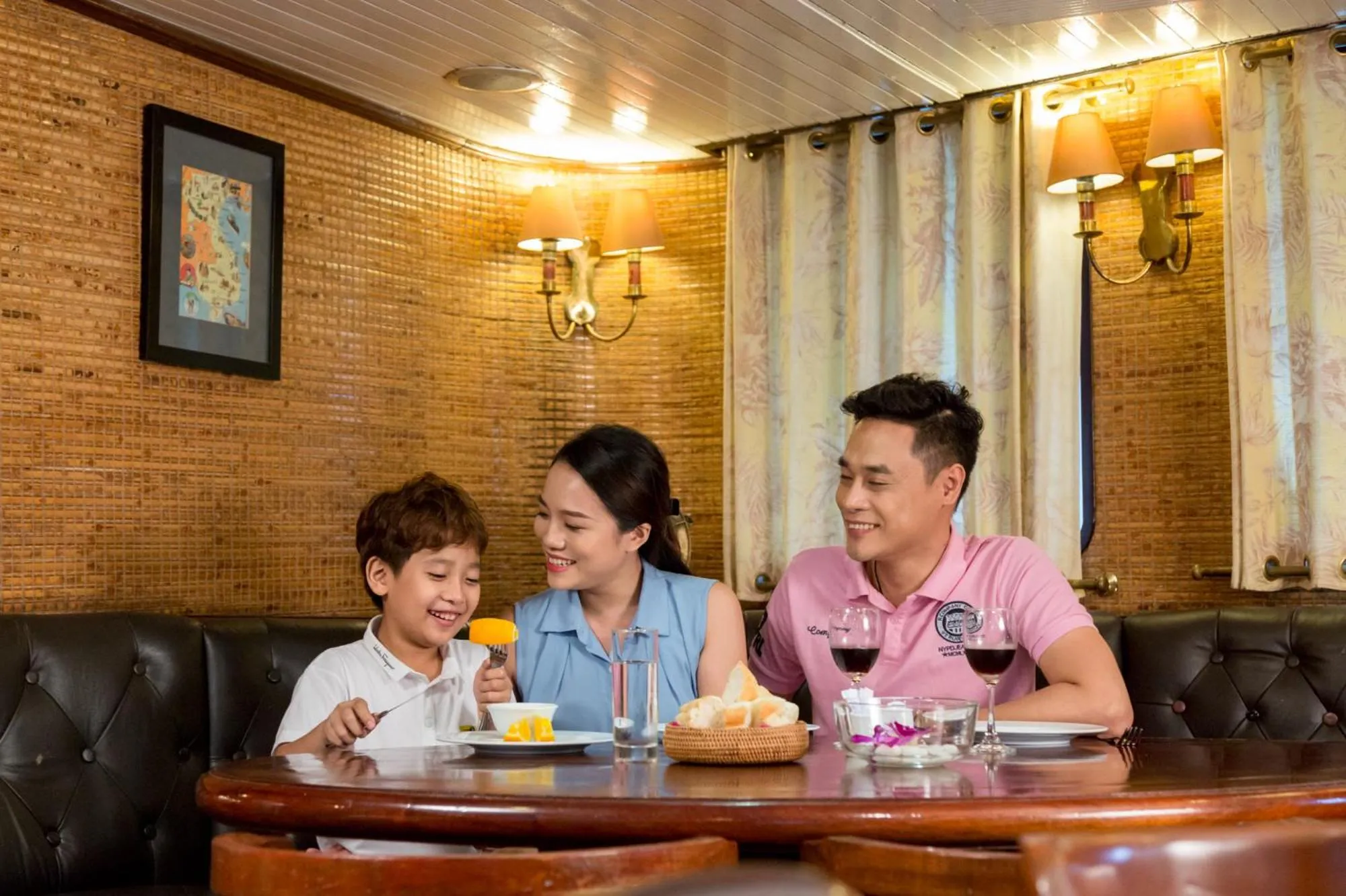 Restaurant/places to eat in Emeraude Classic Cruises