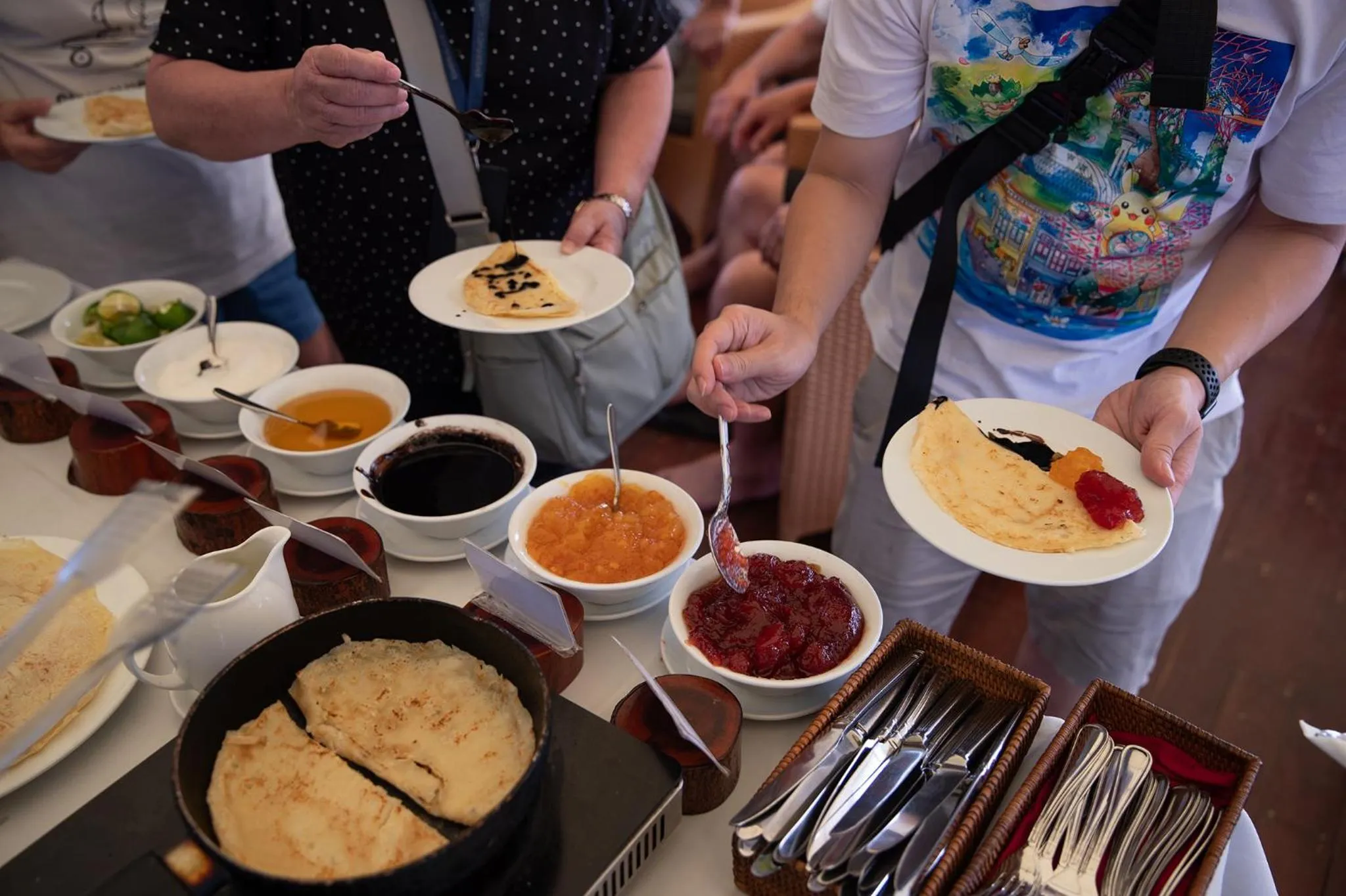 Buffet breakfast in Emeraude Classic Cruises