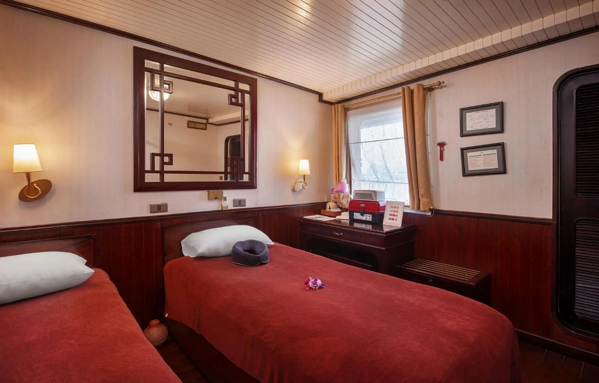 Spa and wellness centre/facilities, Bed in Emeraude Classic Cruises