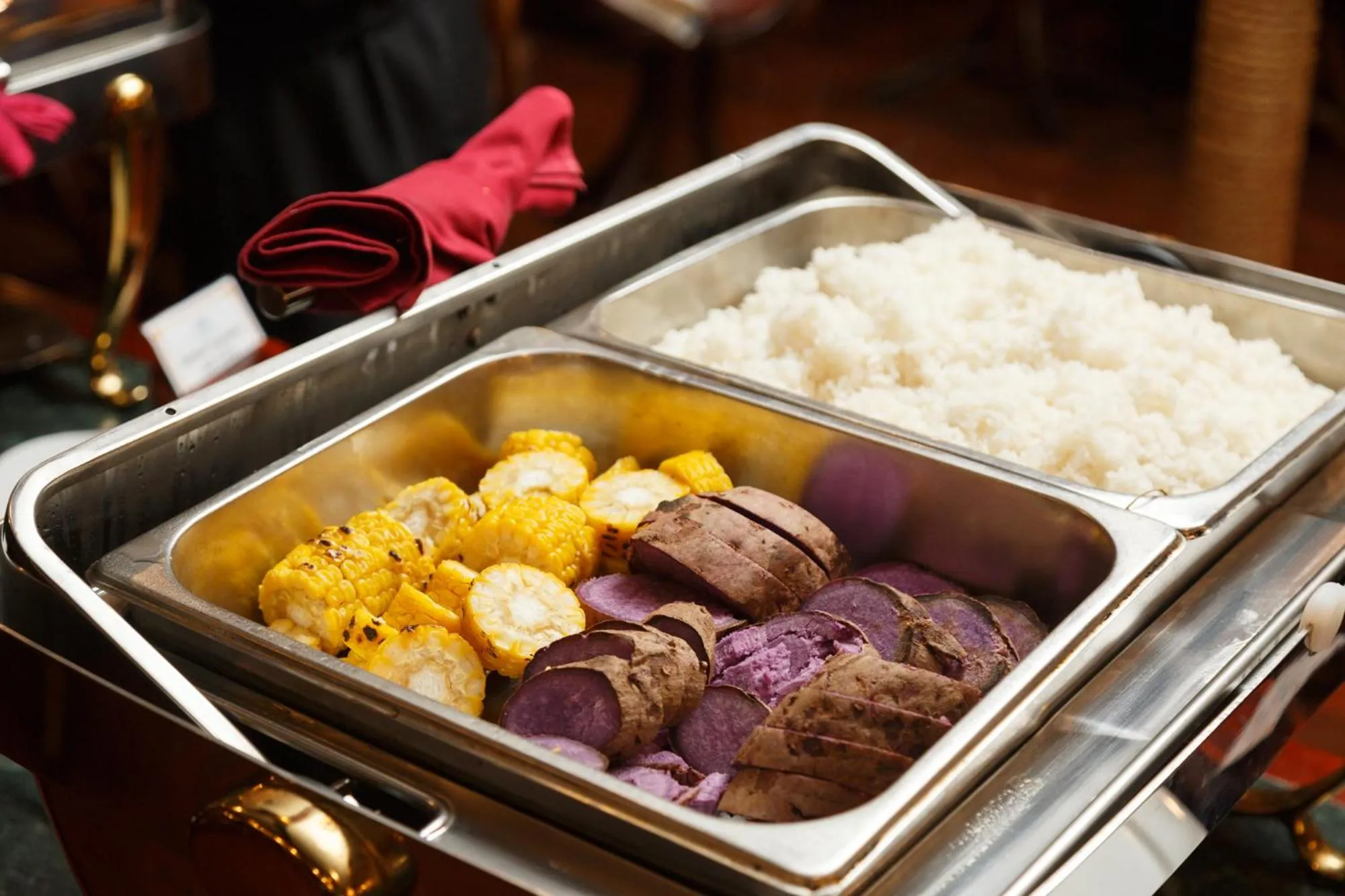 Food and drinks in Emeraude Classic Cruises