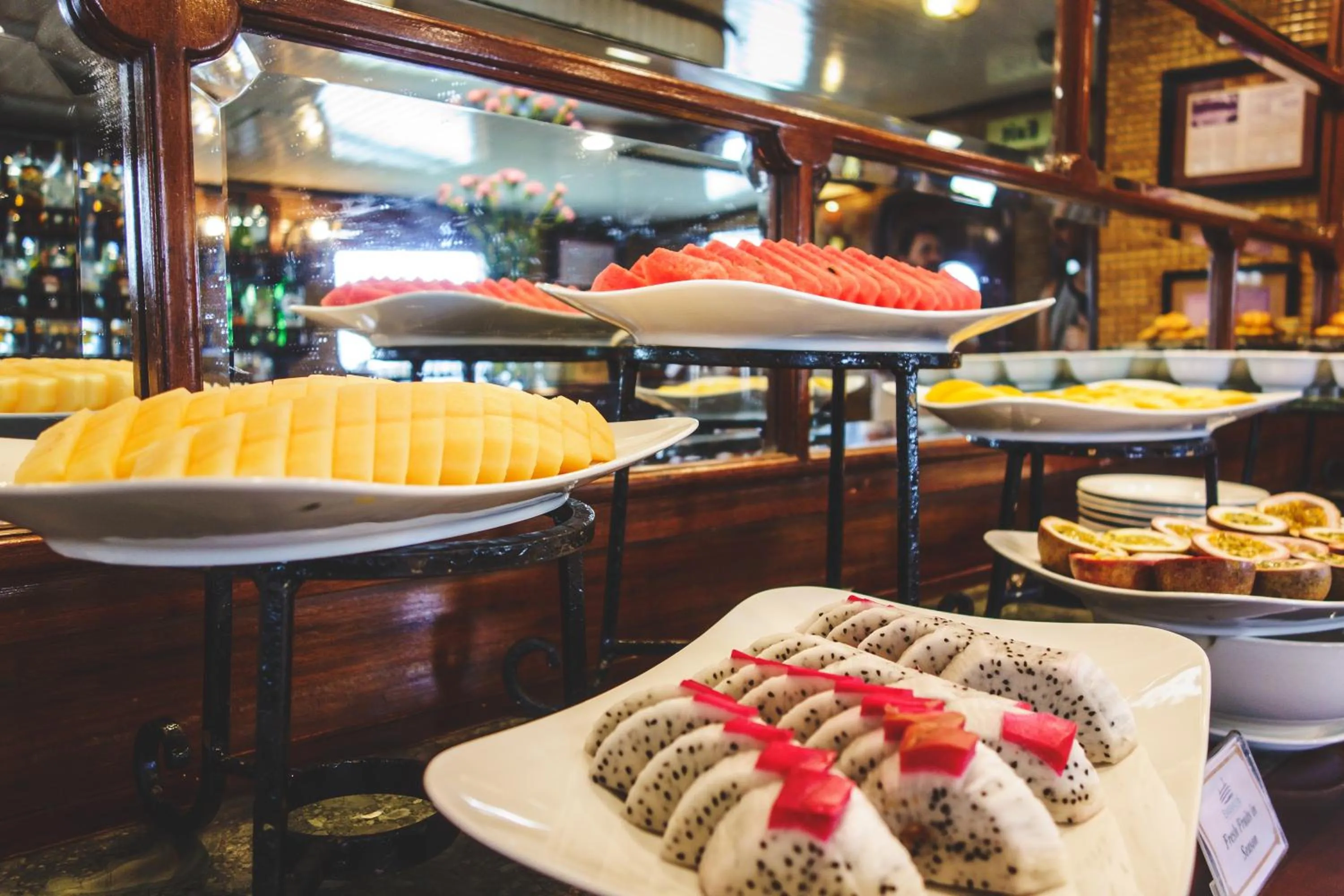 Food and drinks in Emeraude Classic Cruises