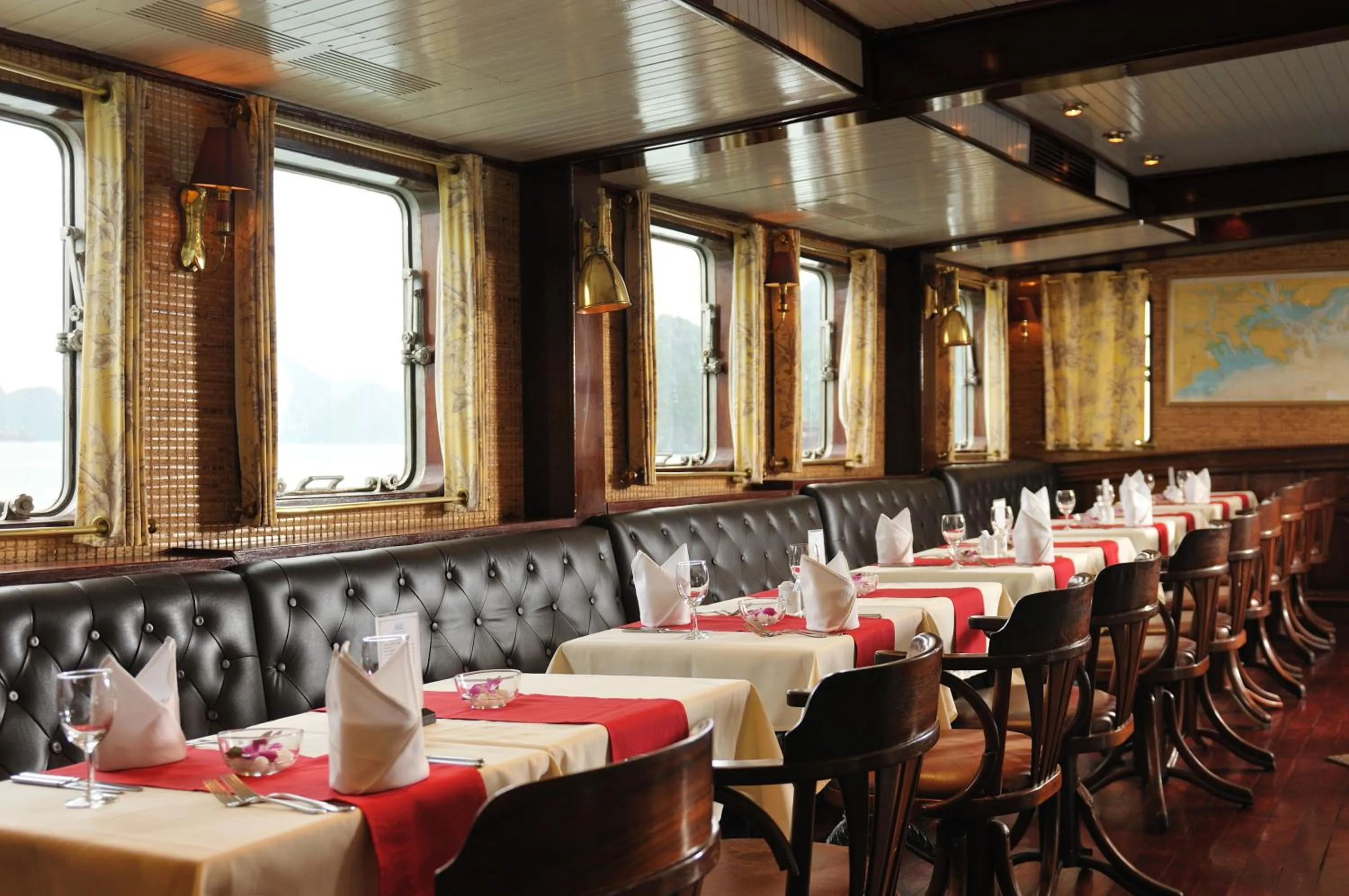 Restaurant/places to eat in Emeraude Classic Cruises