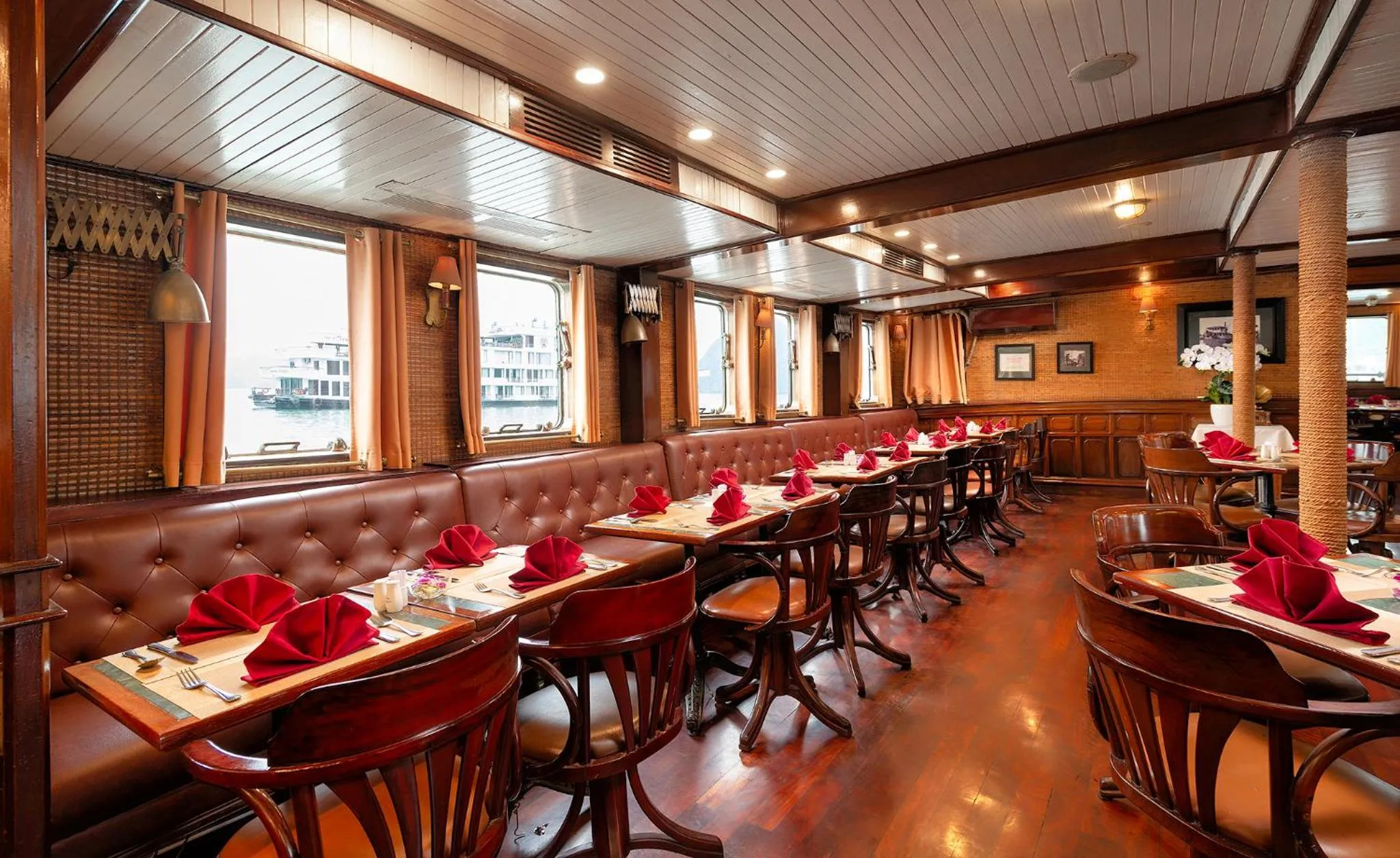 Restaurant/places to eat in Emeraude Classic Cruises