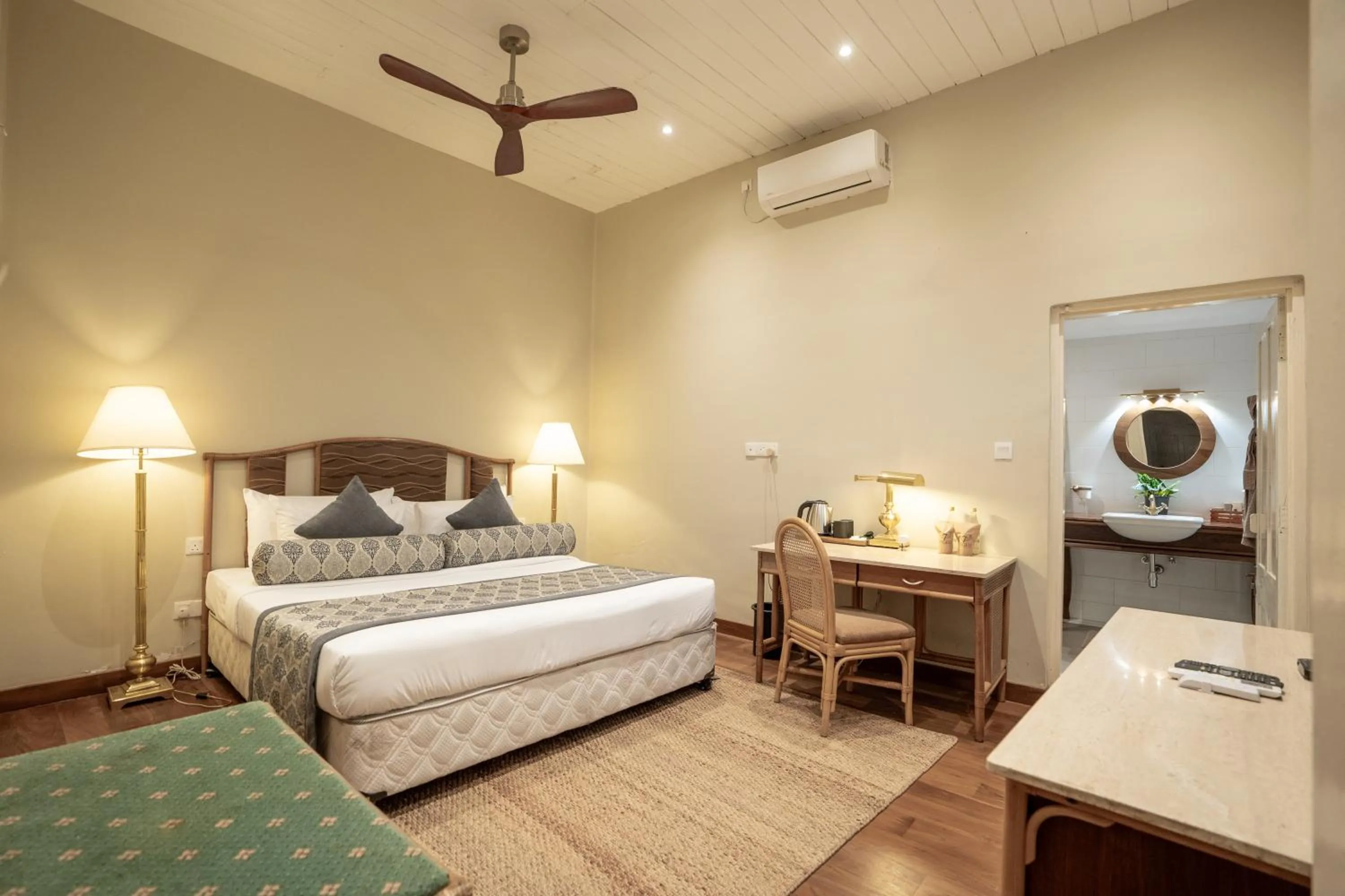 Deluxe Double Room in Castle Hill Bungalow by Seven Angels