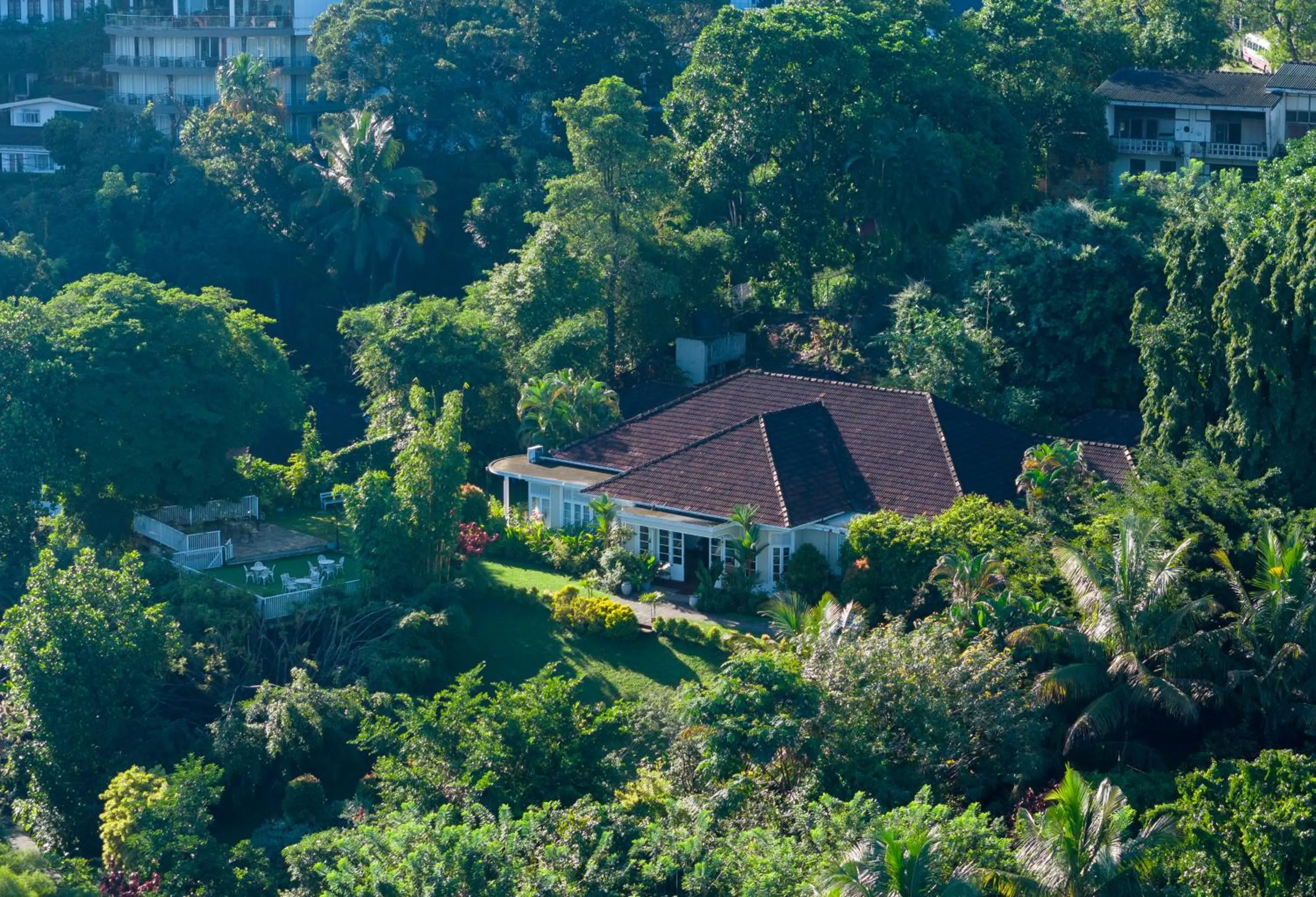 Castle Hill Bungalow by Seven Angels