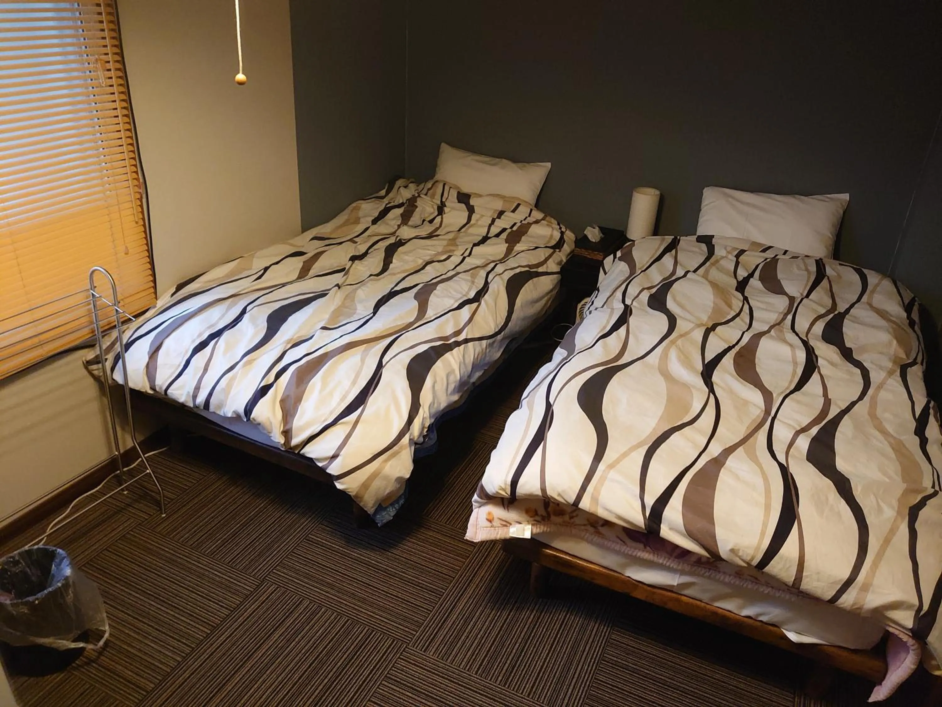 Photo of the whole room, Bed in Mountain Jam