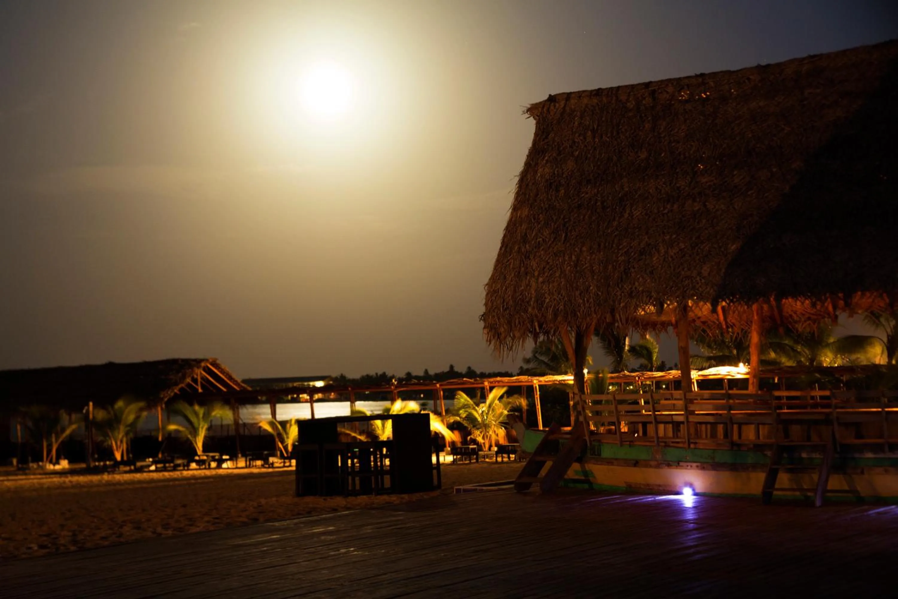 Night in Maalu Maalu Resort & Spa - Thema Collection