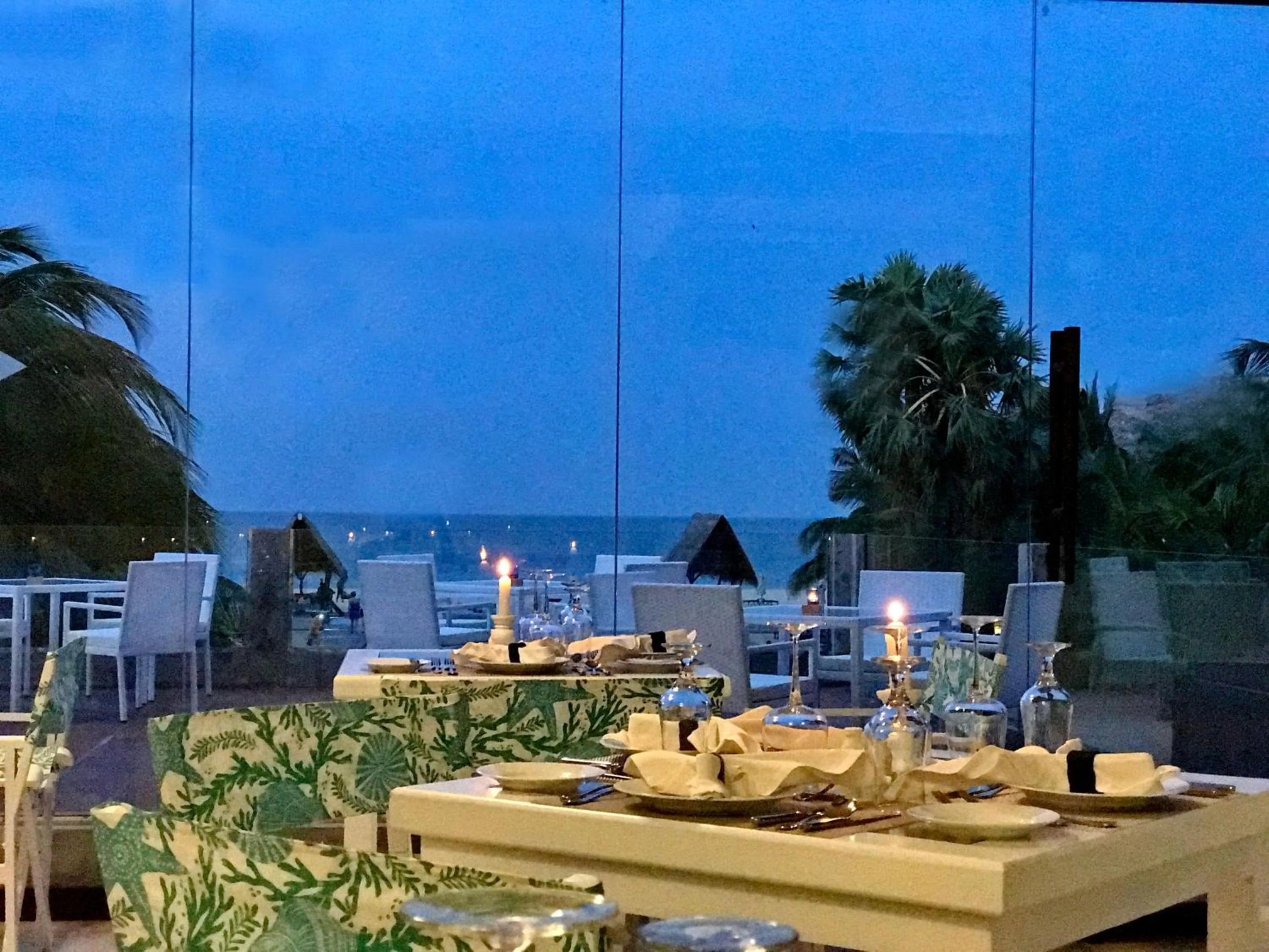 Restaurant/places to eat in Maalu Maalu Resort & Spa - Thema Collection