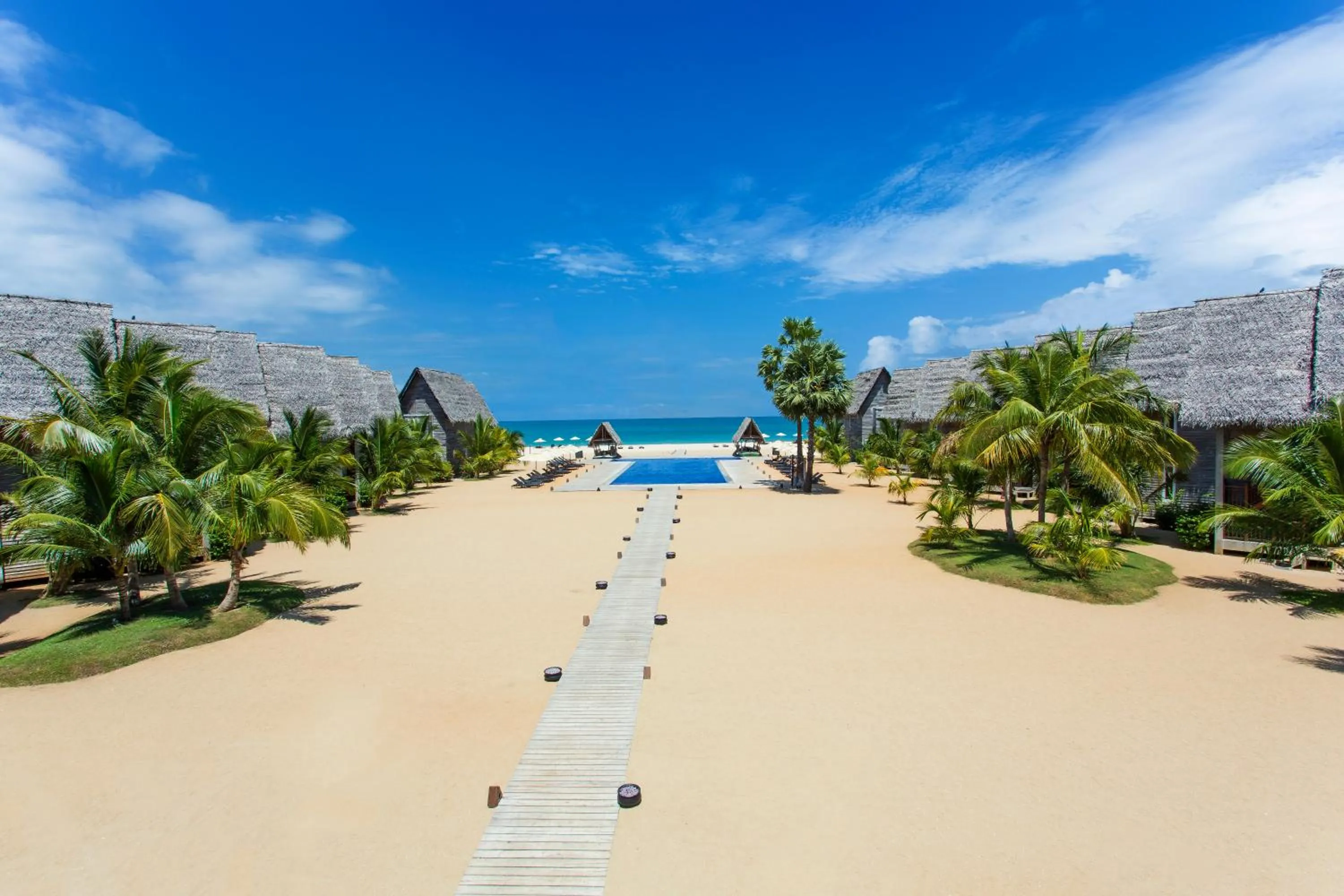 Day in Maalu Maalu Resort & Spa - Thema Collection