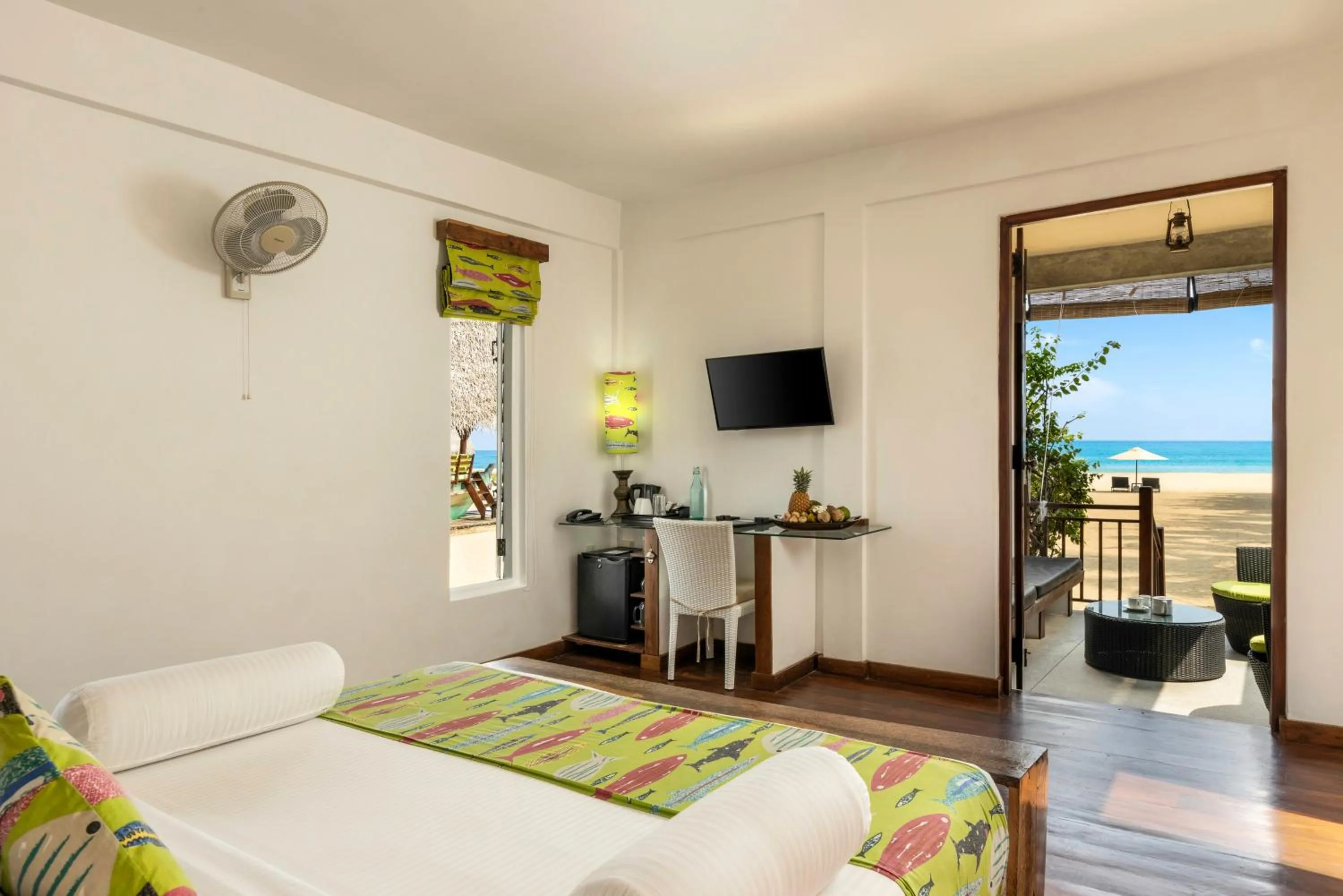 Bed in Maalu Maalu Resort & Spa - Thema Collection