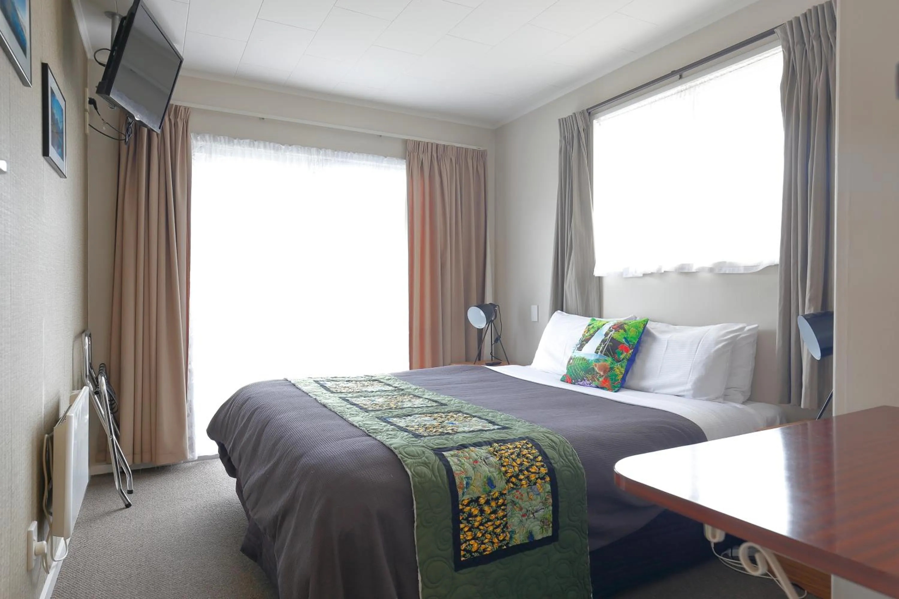 Bedroom, Bed in Aden Motel