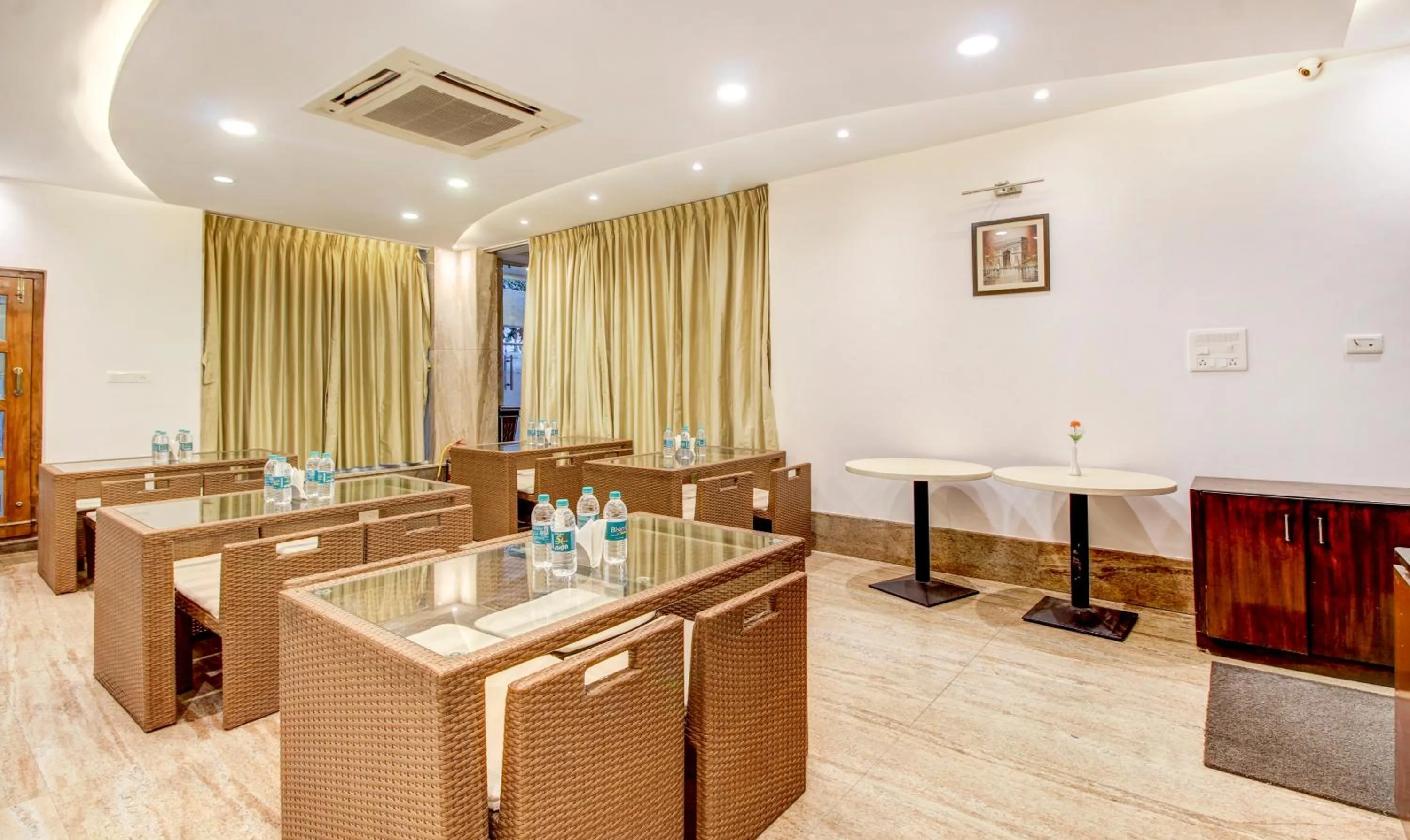 Restaurant/places to eat in Treebo The Sai Leela Suites