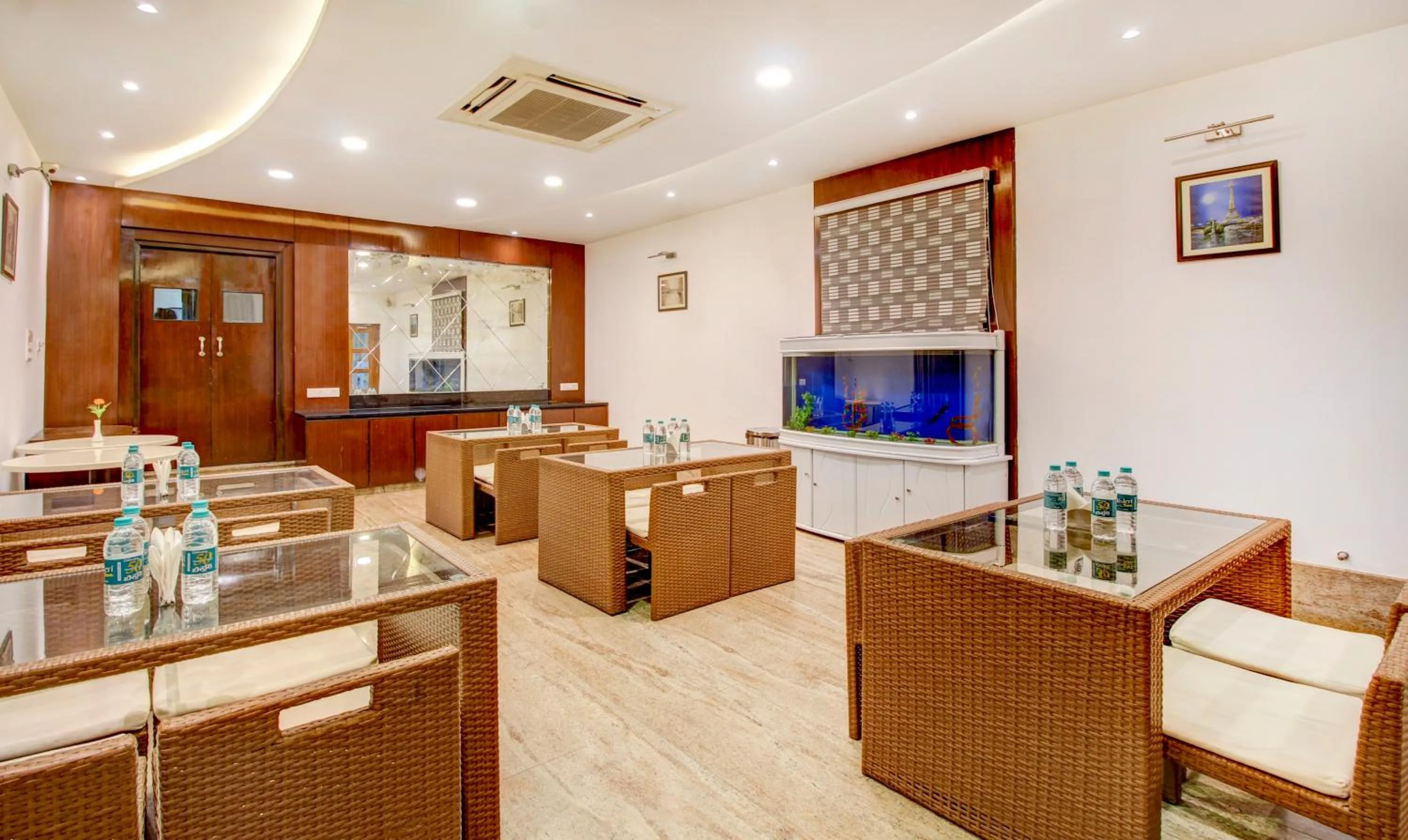 Restaurant/places to eat in Treebo The Sai Leela Suites