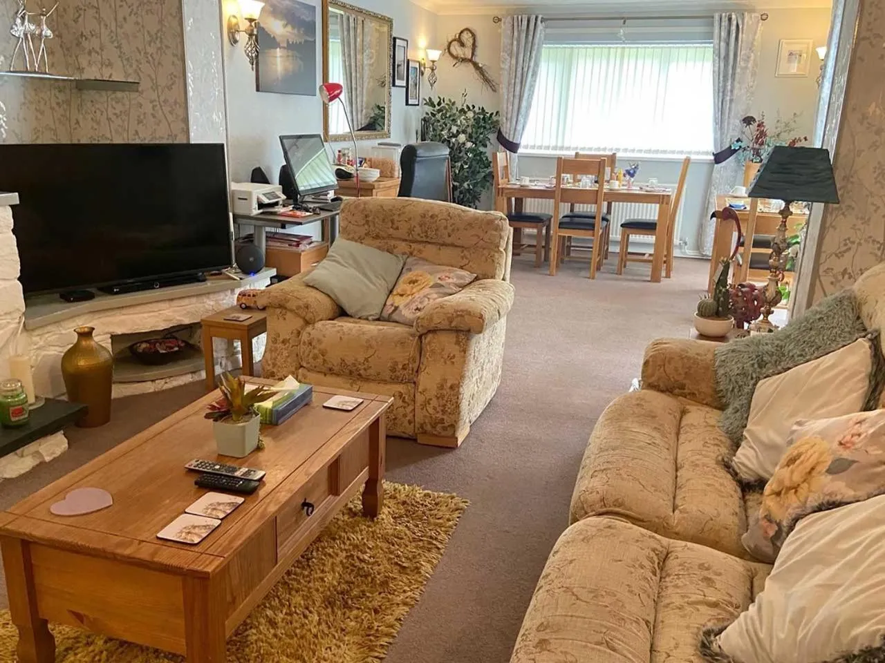 Communal lounge/ TV room in Gwynfa