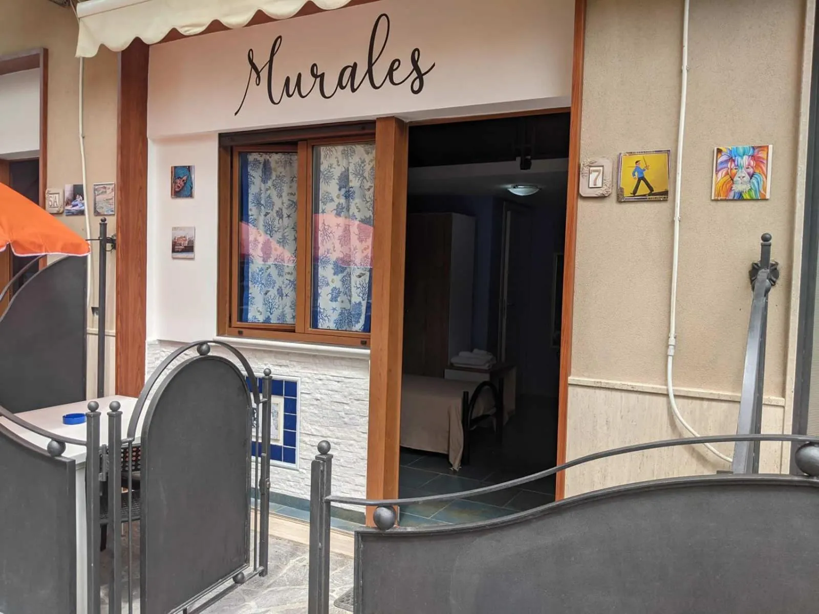 Property building in B&B dei Murales