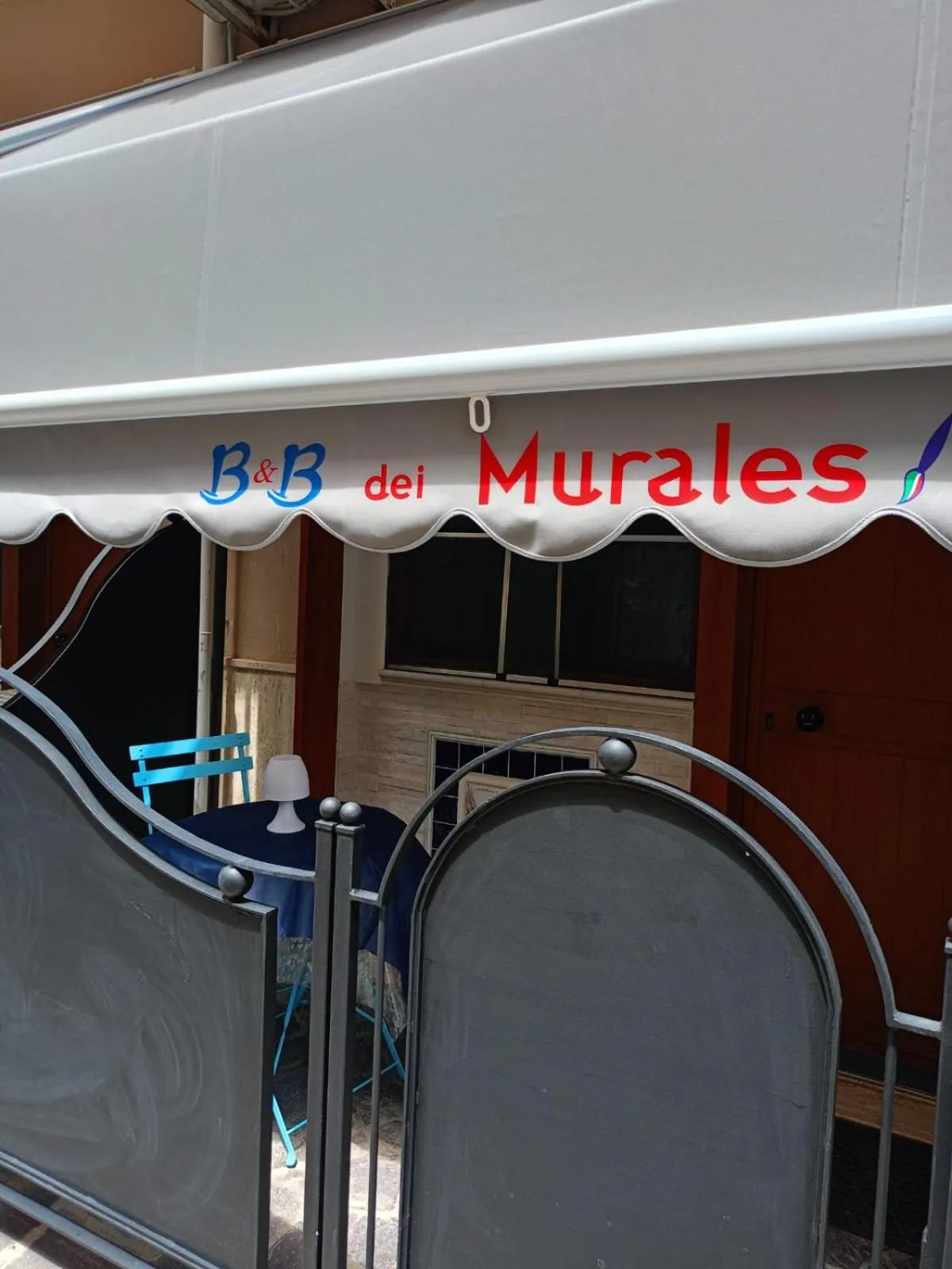 Property building in B&B dei Murales
