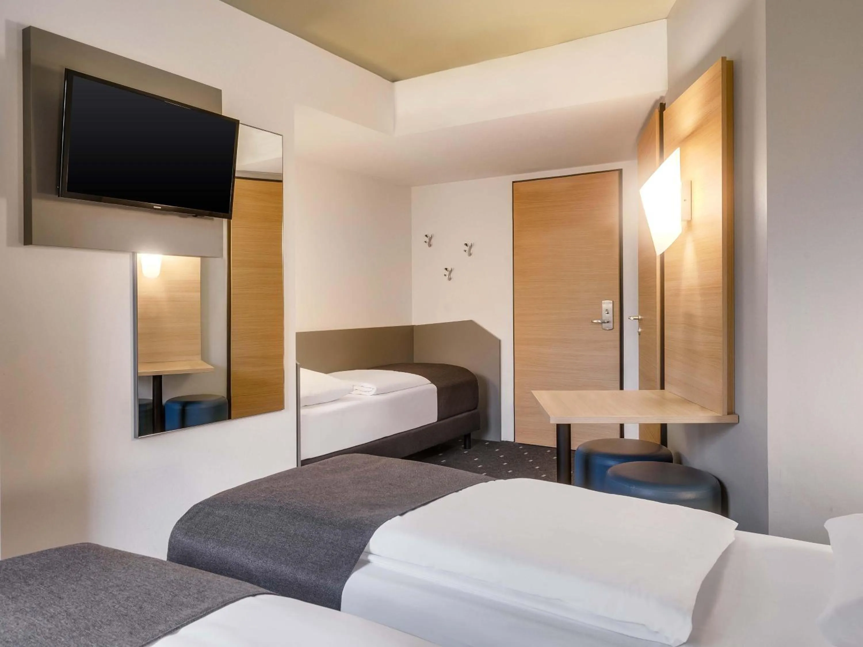 Photo of the whole room, Bed in B&B Hotel Bremerhaven