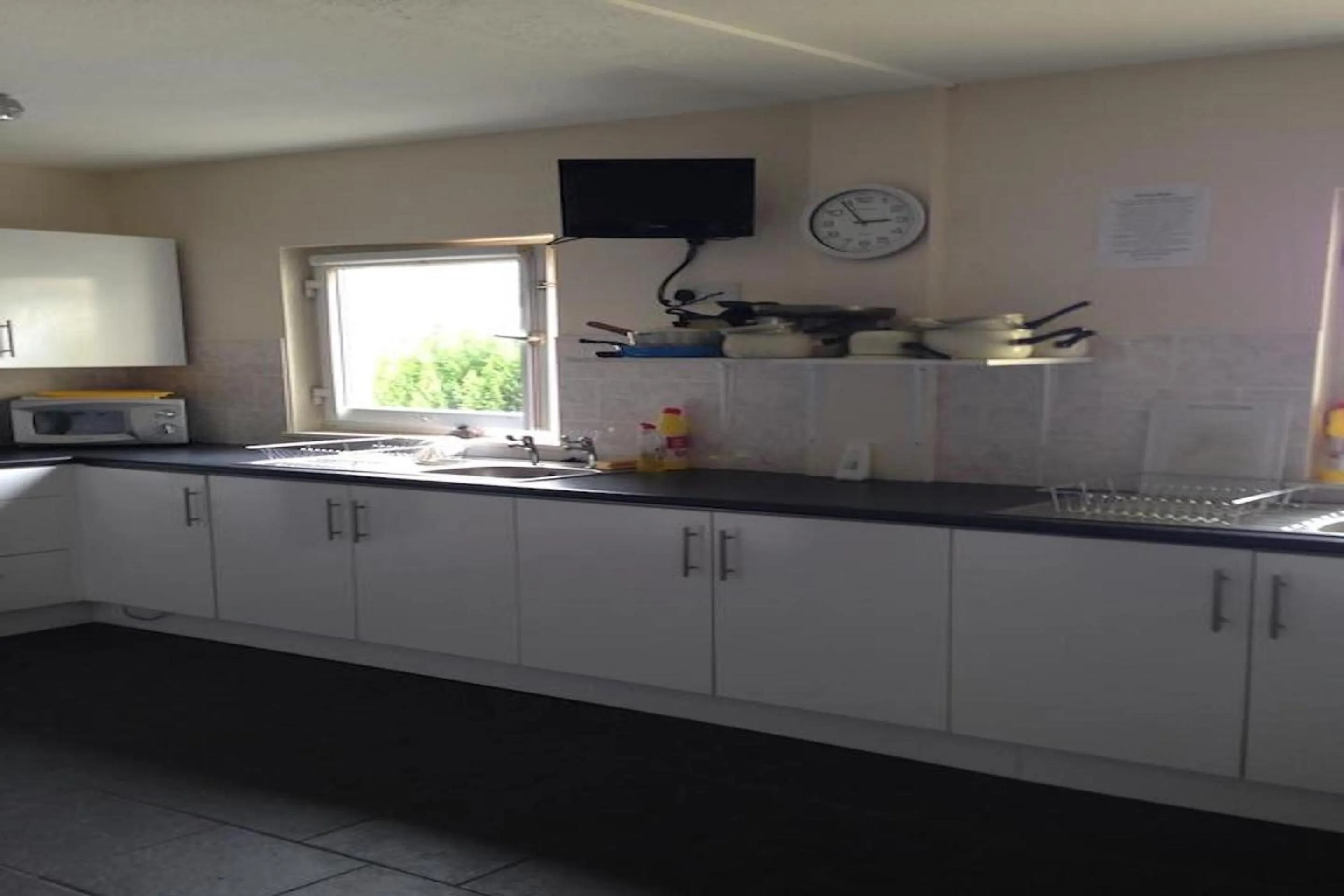 Communal kitchen in Metro Inns Falkirk