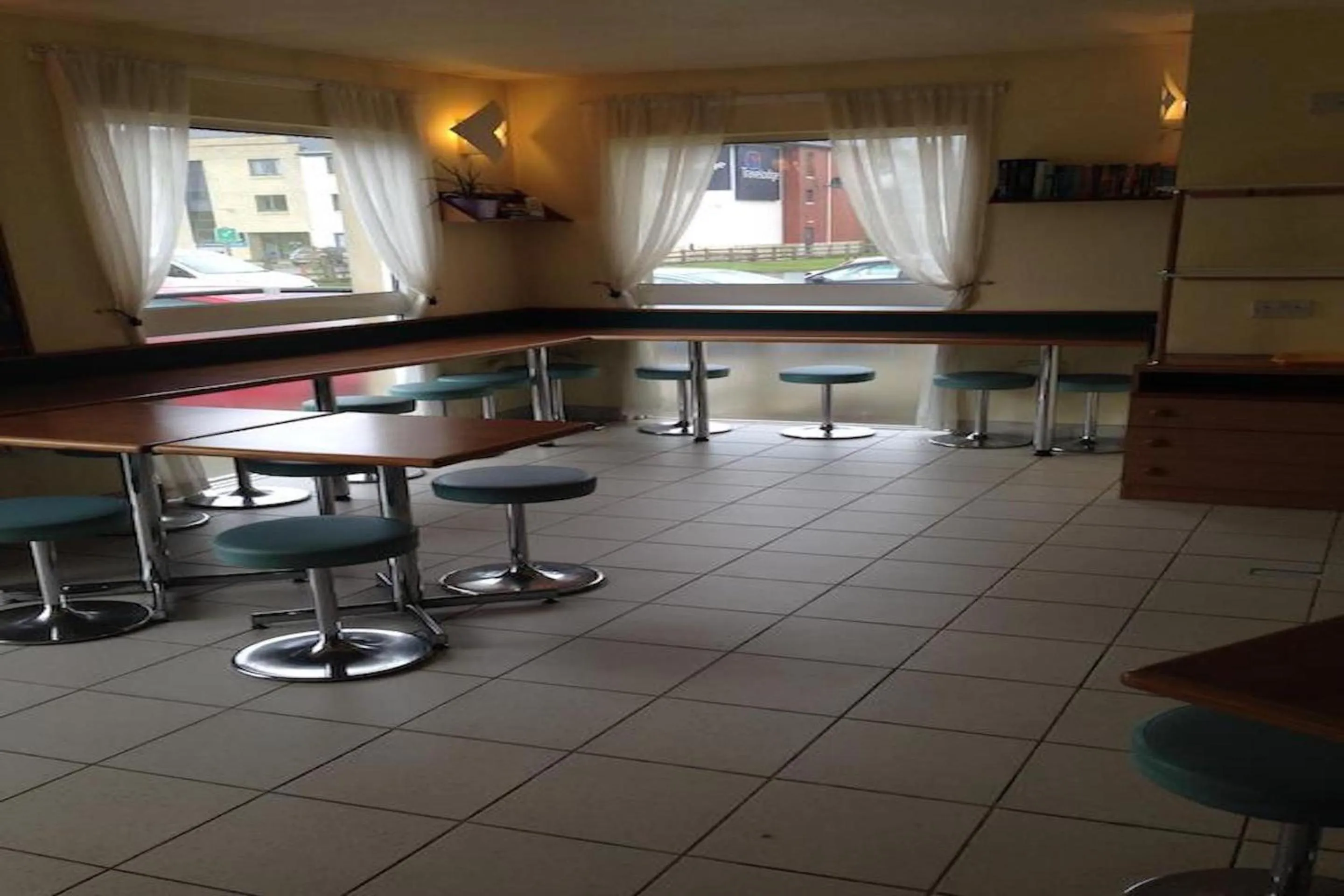 Restaurant/places to eat in Metro Inns Falkirk