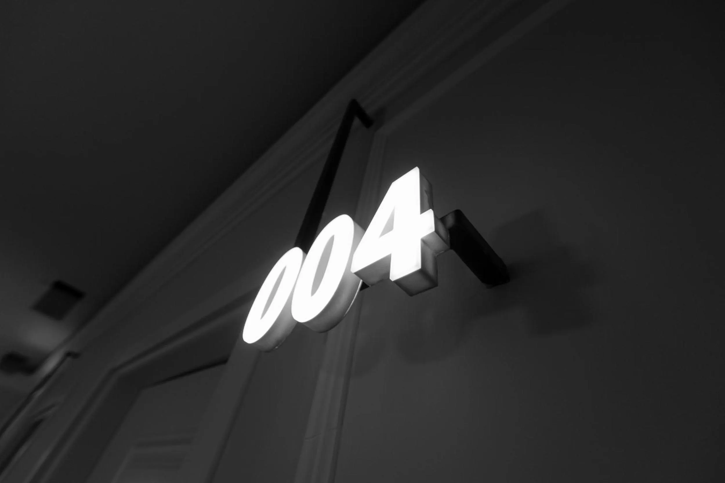 Property logo or sign in 2H Horizon Hotel