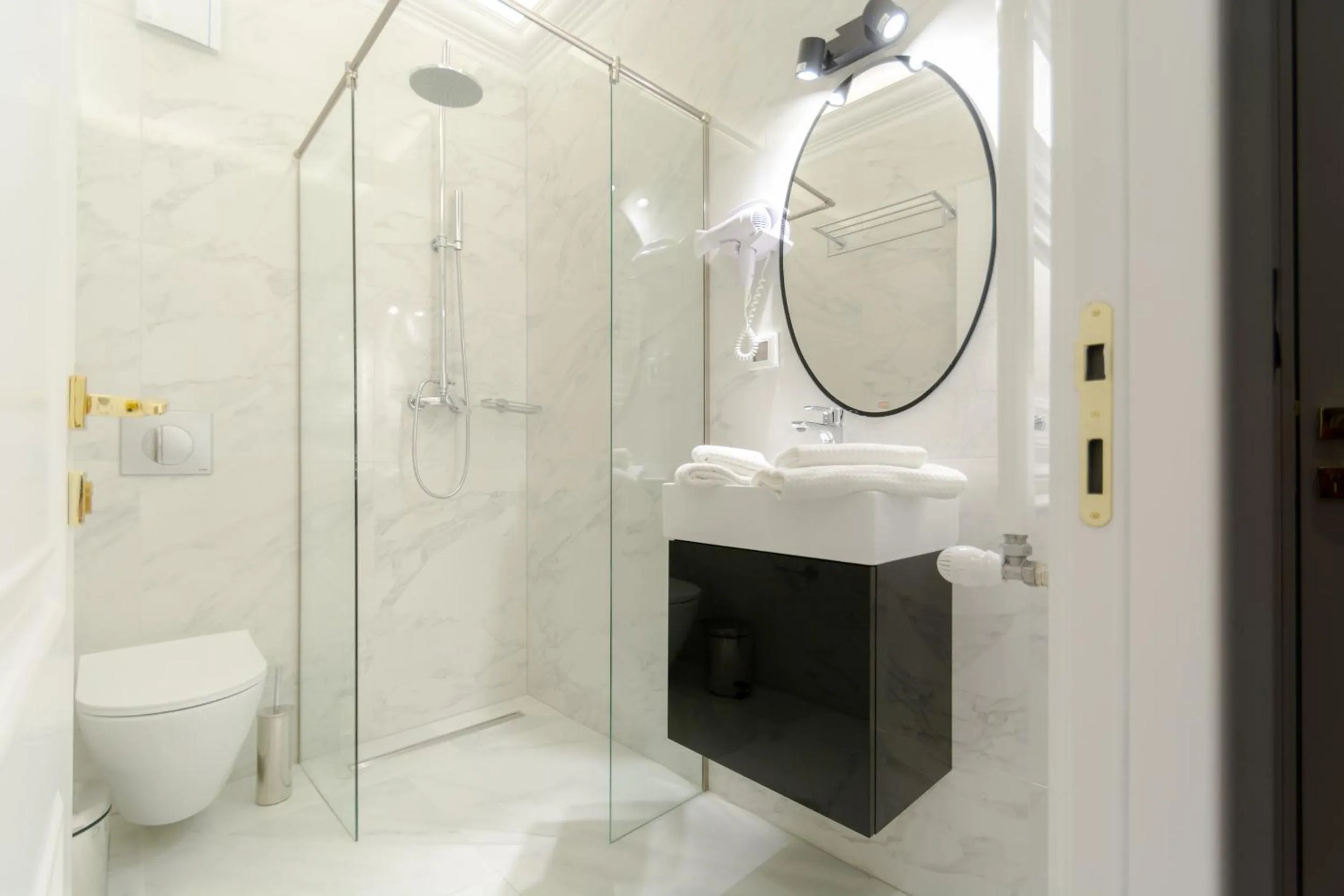 Bathroom in 2H Horizon Hotel