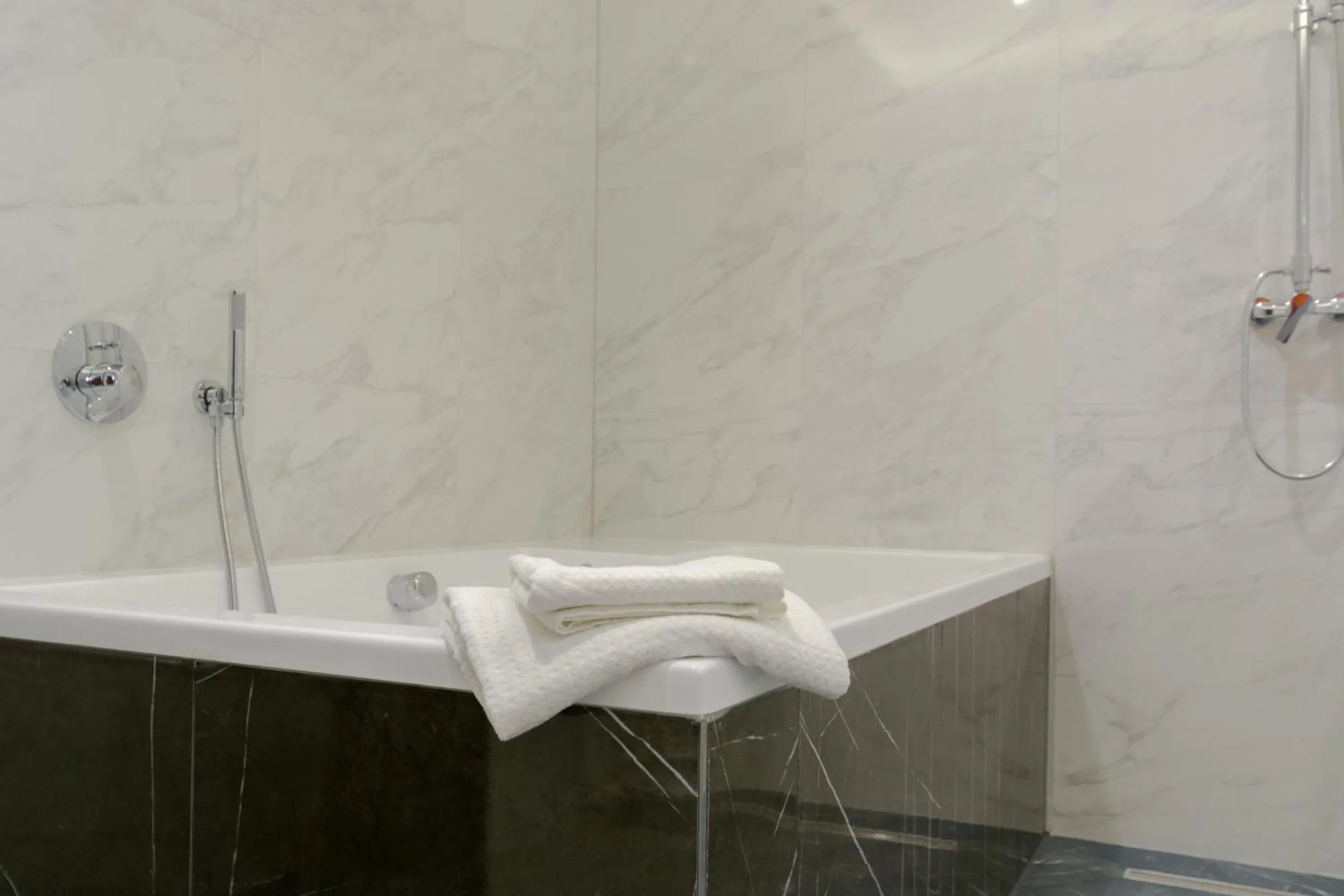 Bathroom in 2H Horizon Hotel