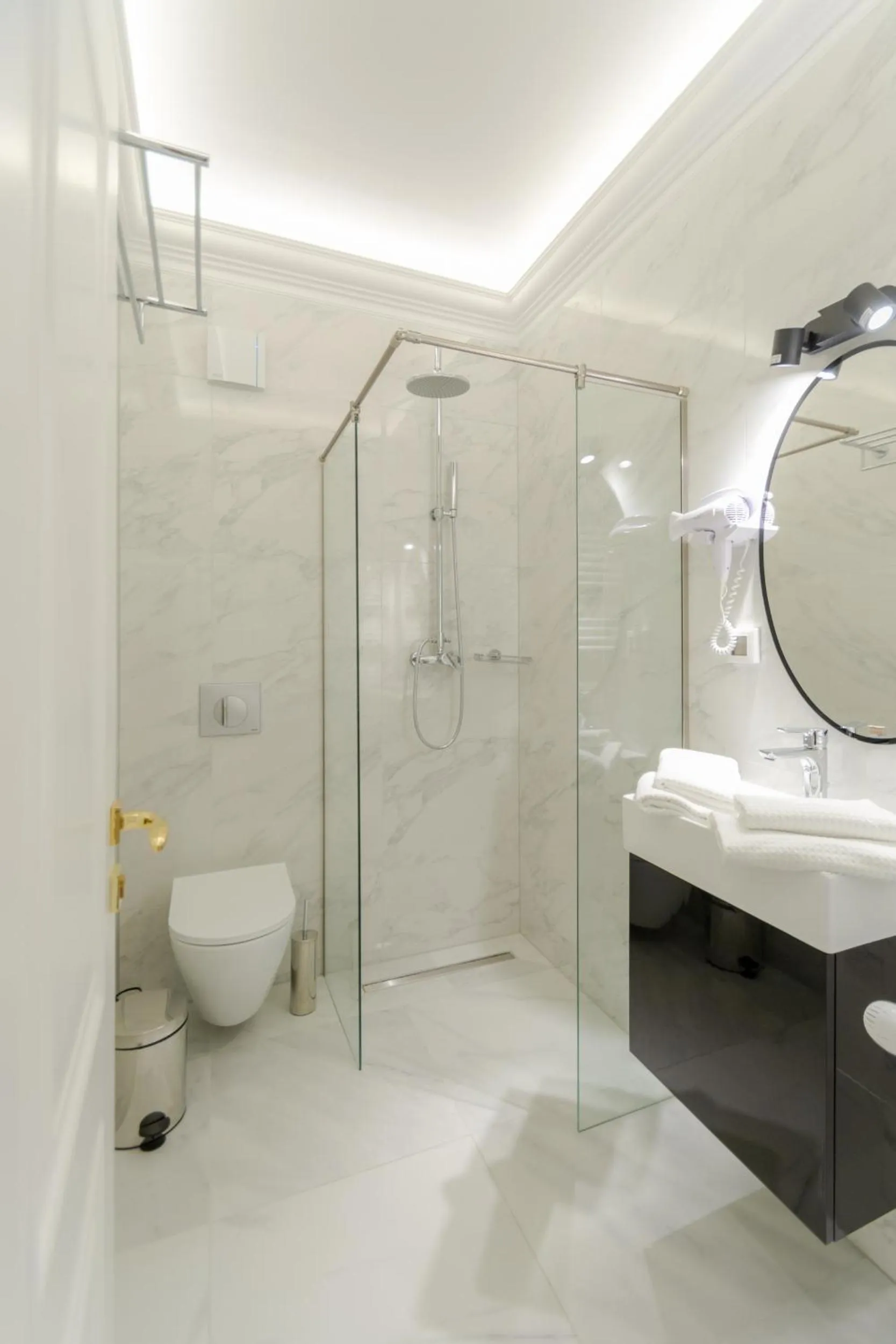 Bathroom in 2H Horizon Hotel