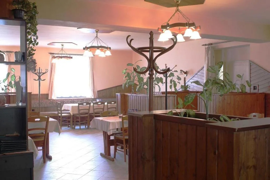 Restaurant/places to eat in Hotel & restaurant SIGNAL
