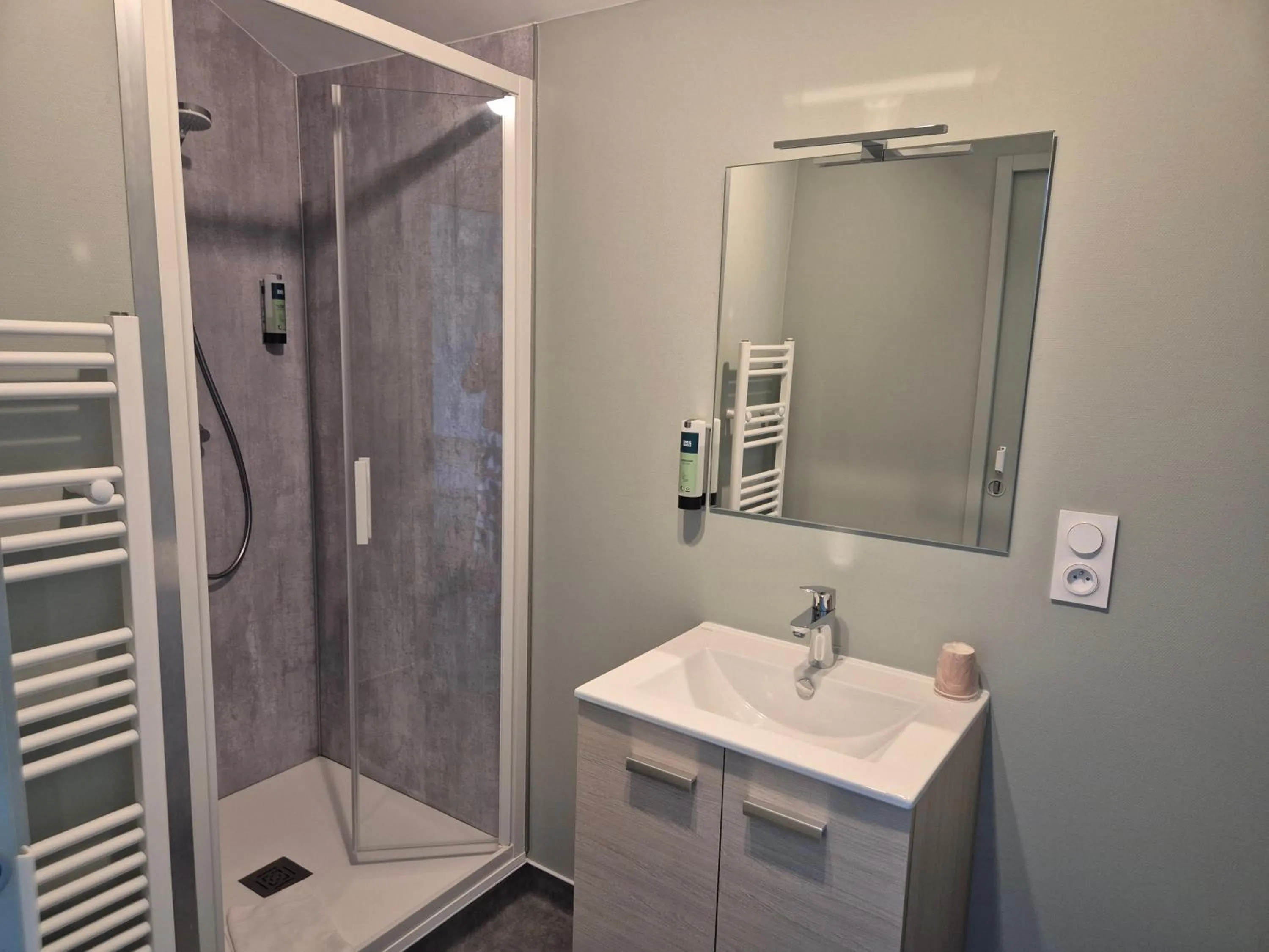 Logis Hôtel Restaurant L'Oustal