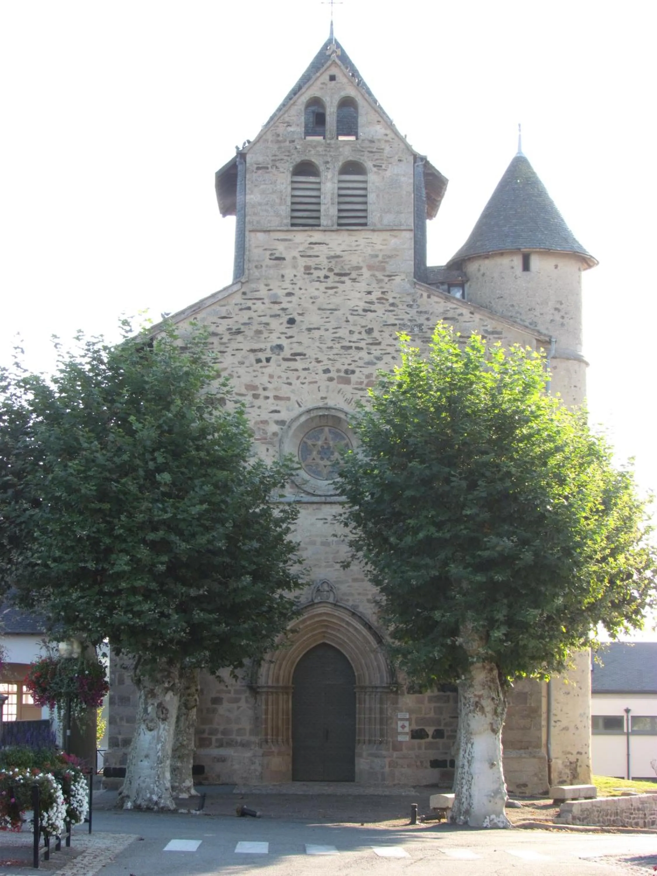 City view in Logis Hôtel Restaurant L'Oustal