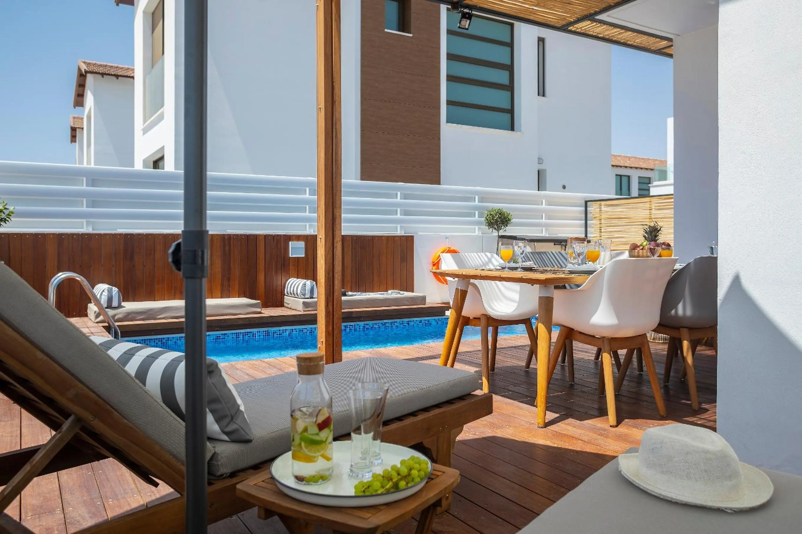 Swimming pool in Chris Le Mare Luxury Villa