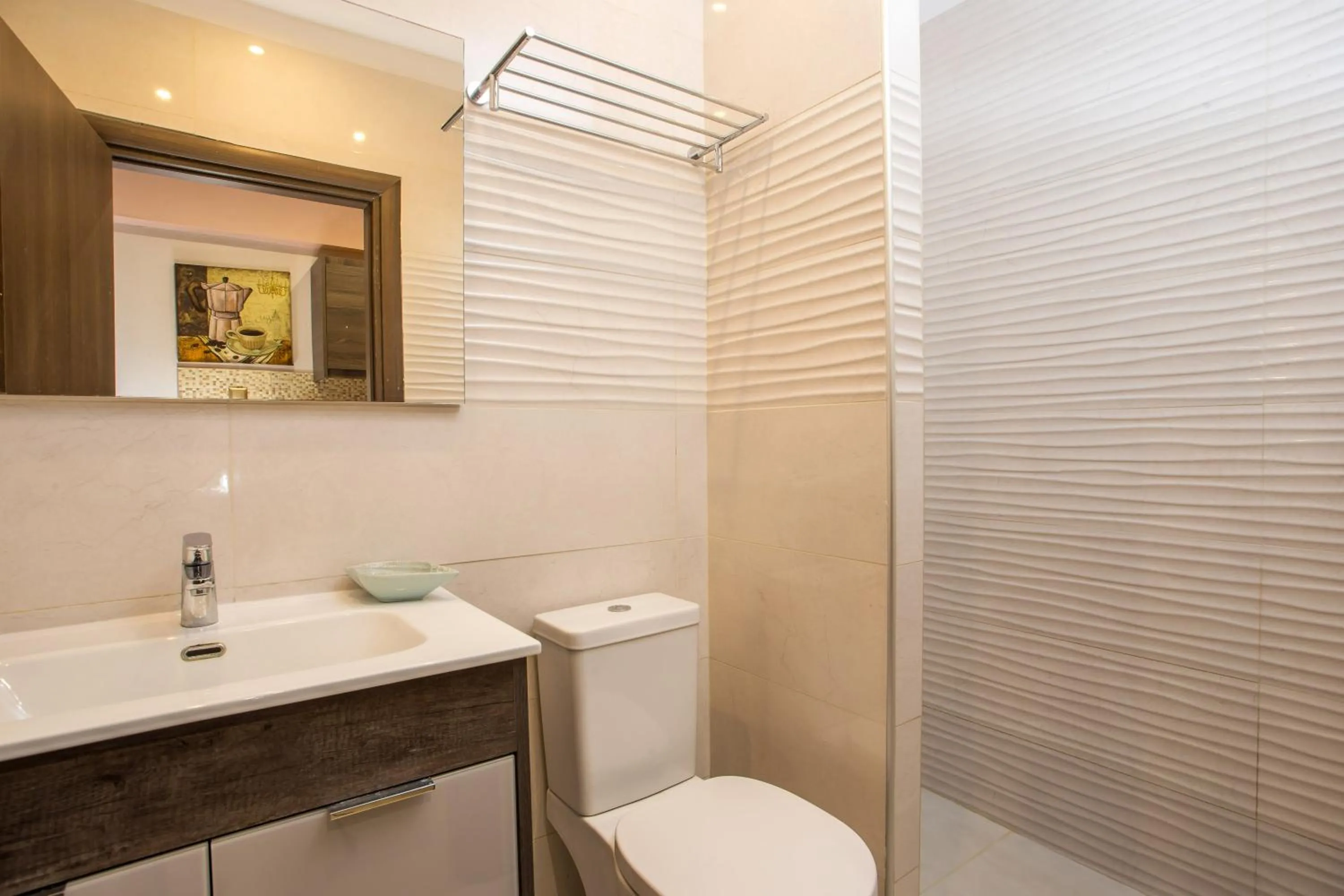 Shower in Casa Lyristis