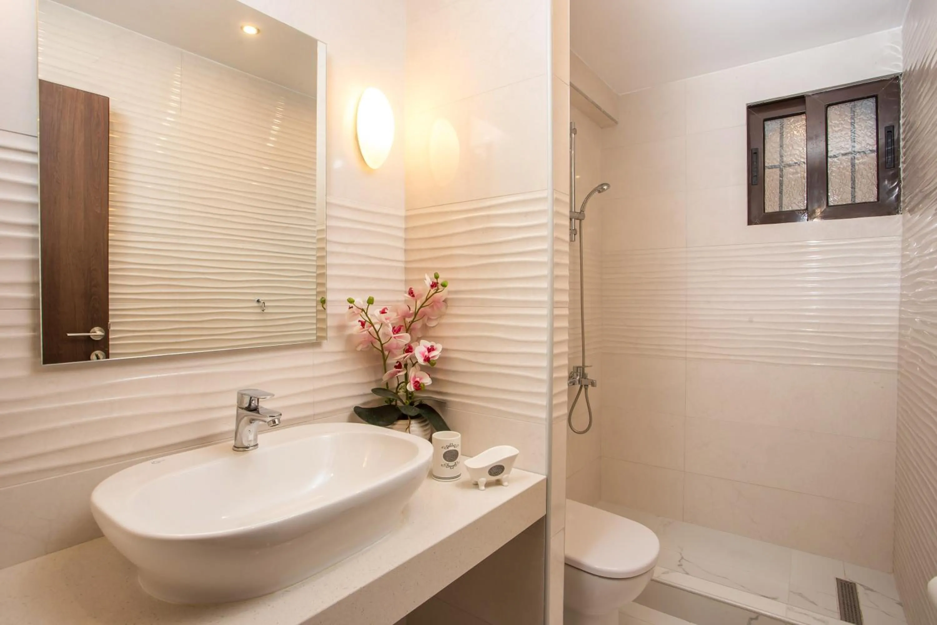 Shower in Casa Lyristis