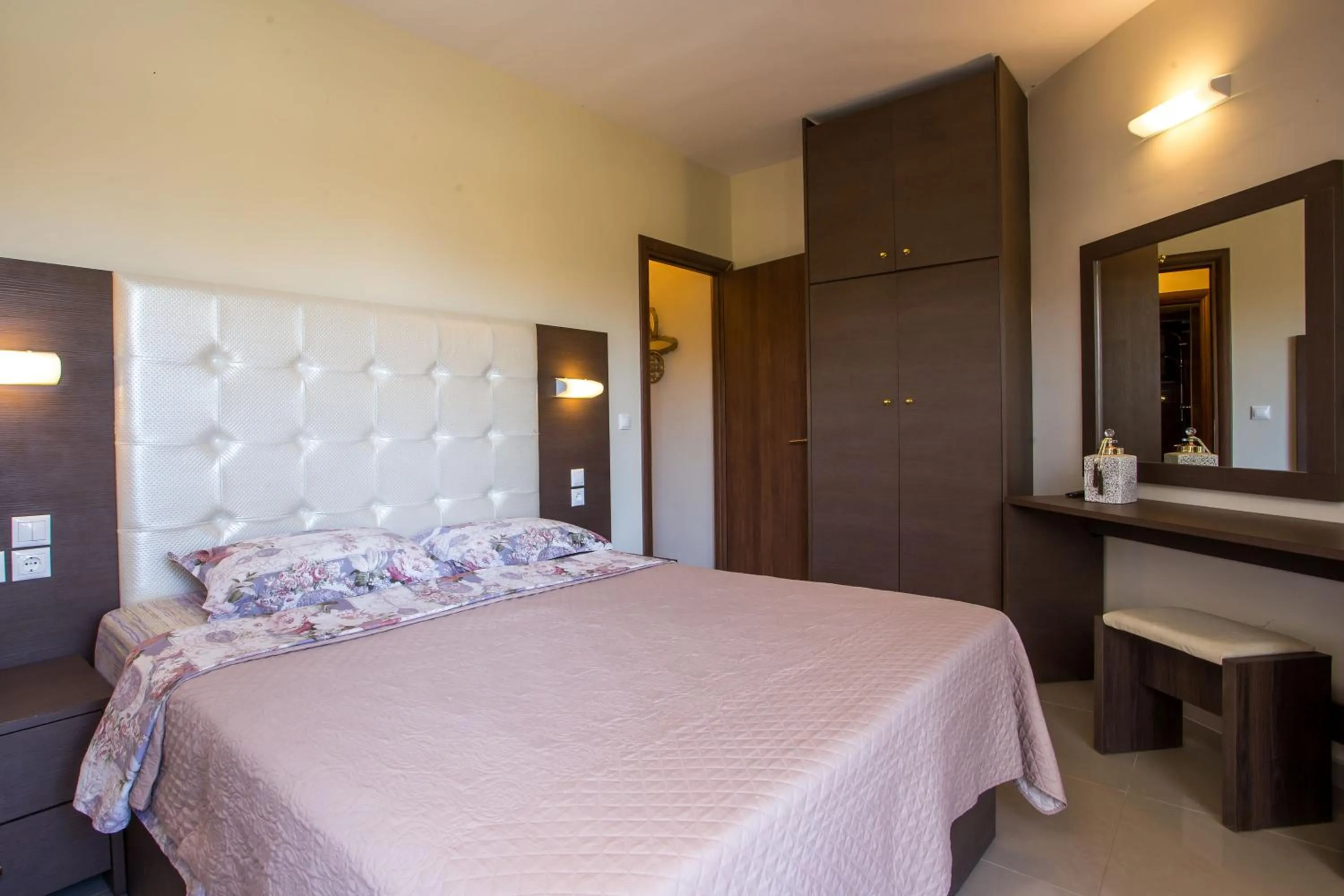 Decorative detail, Bed in Casa Lyristis