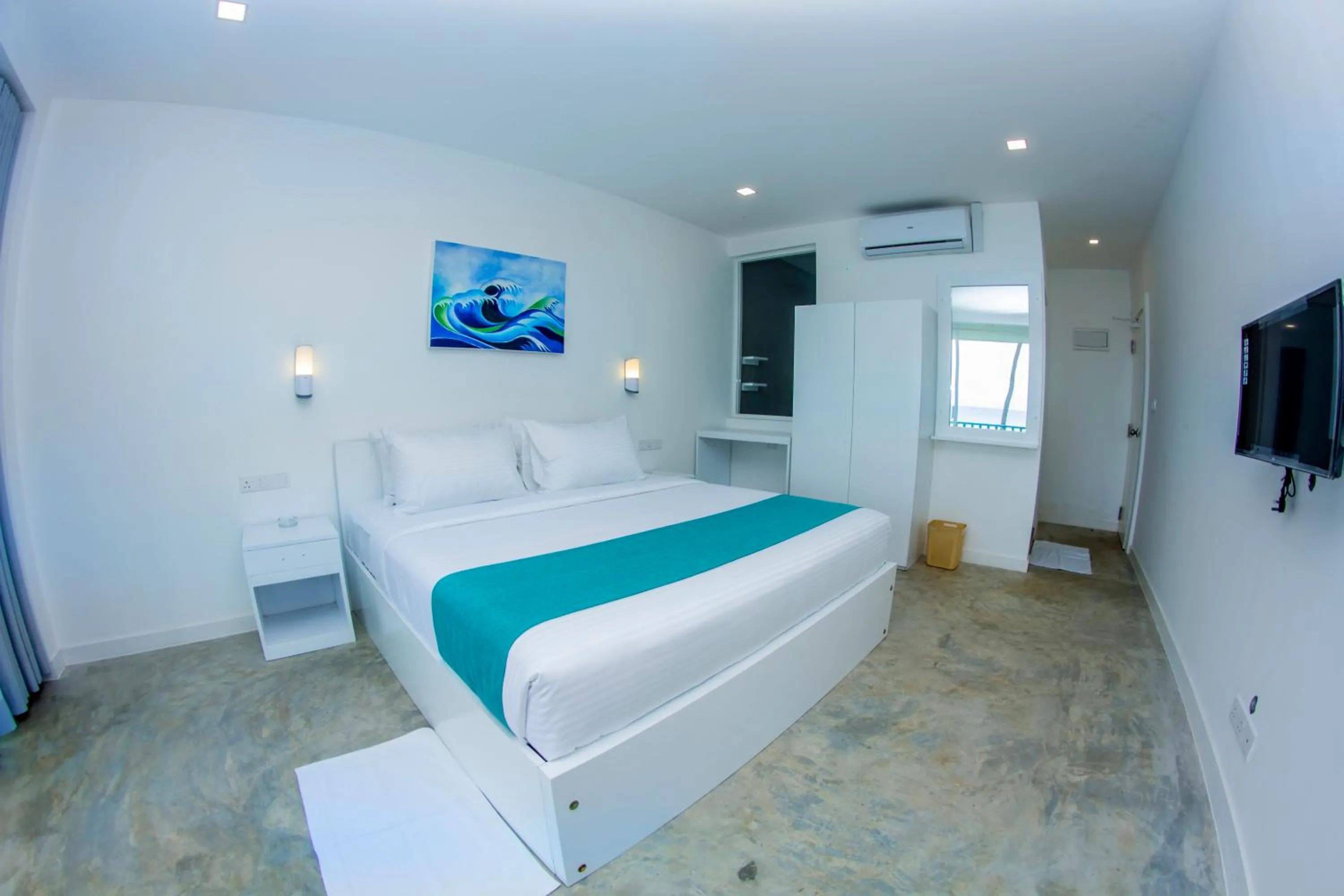 Communal lounge/ TV room, Bed in Somerset Mirissa Beach