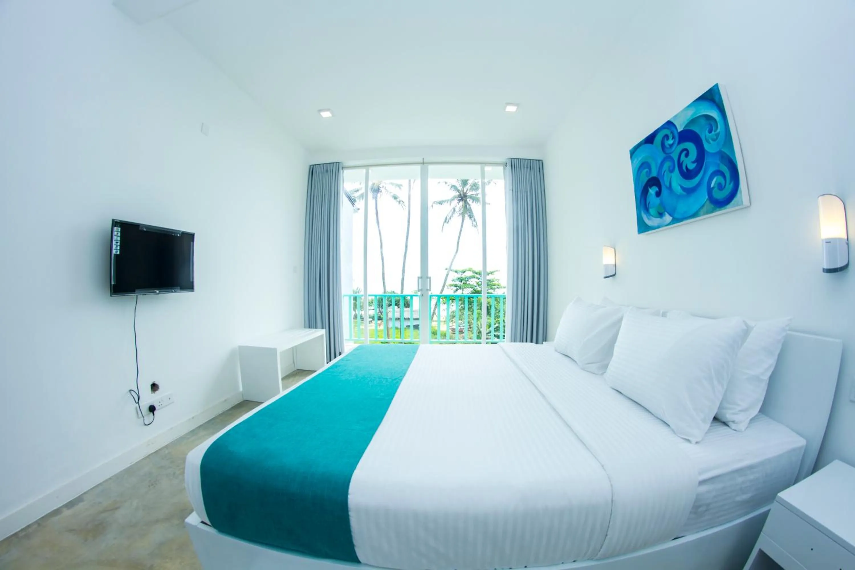 Communal lounge/ TV room, Bed in Somerset Mirissa Beach