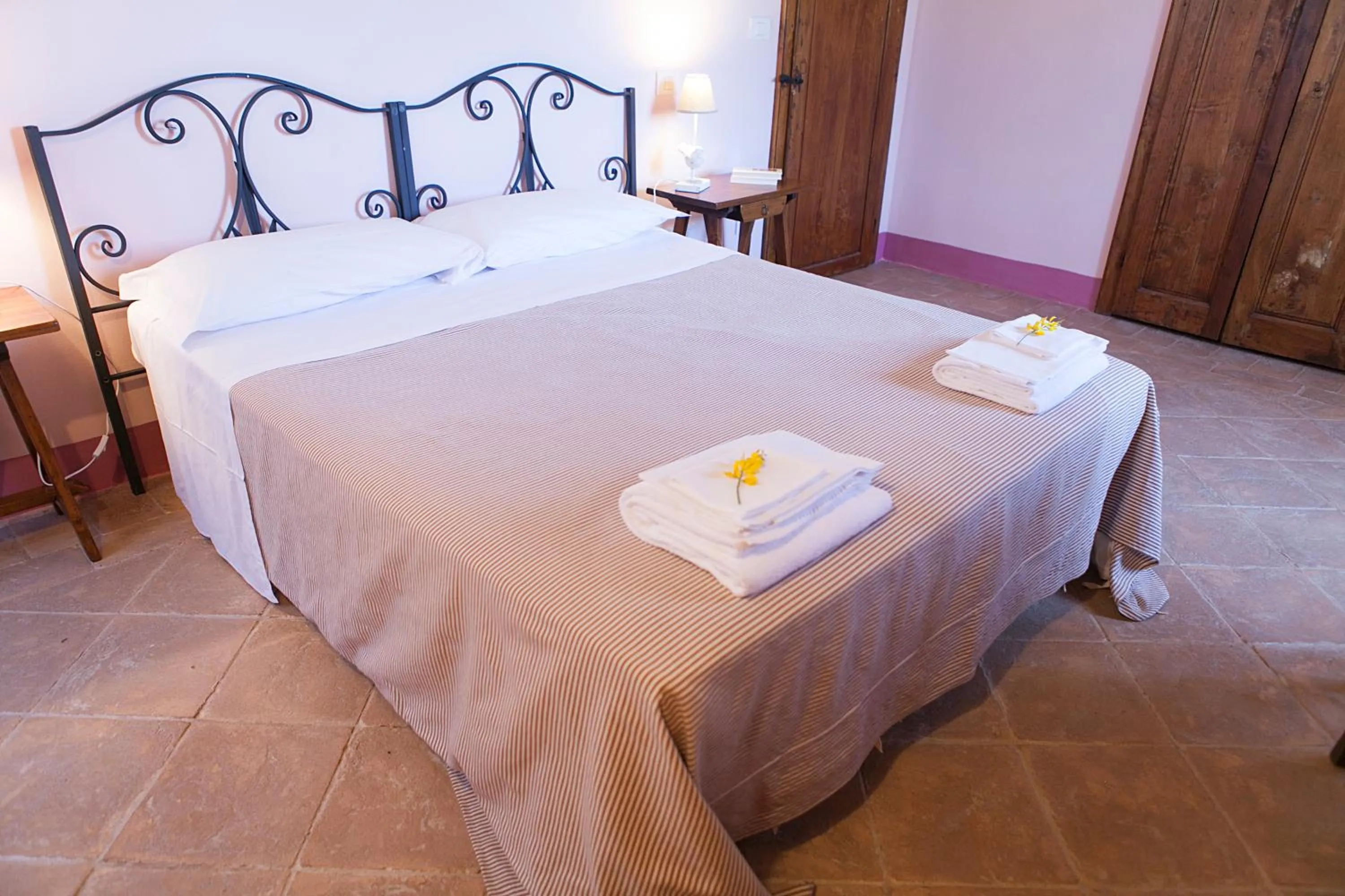 Bedroom, Bed in Re Artù Assisi Country Lifestyle